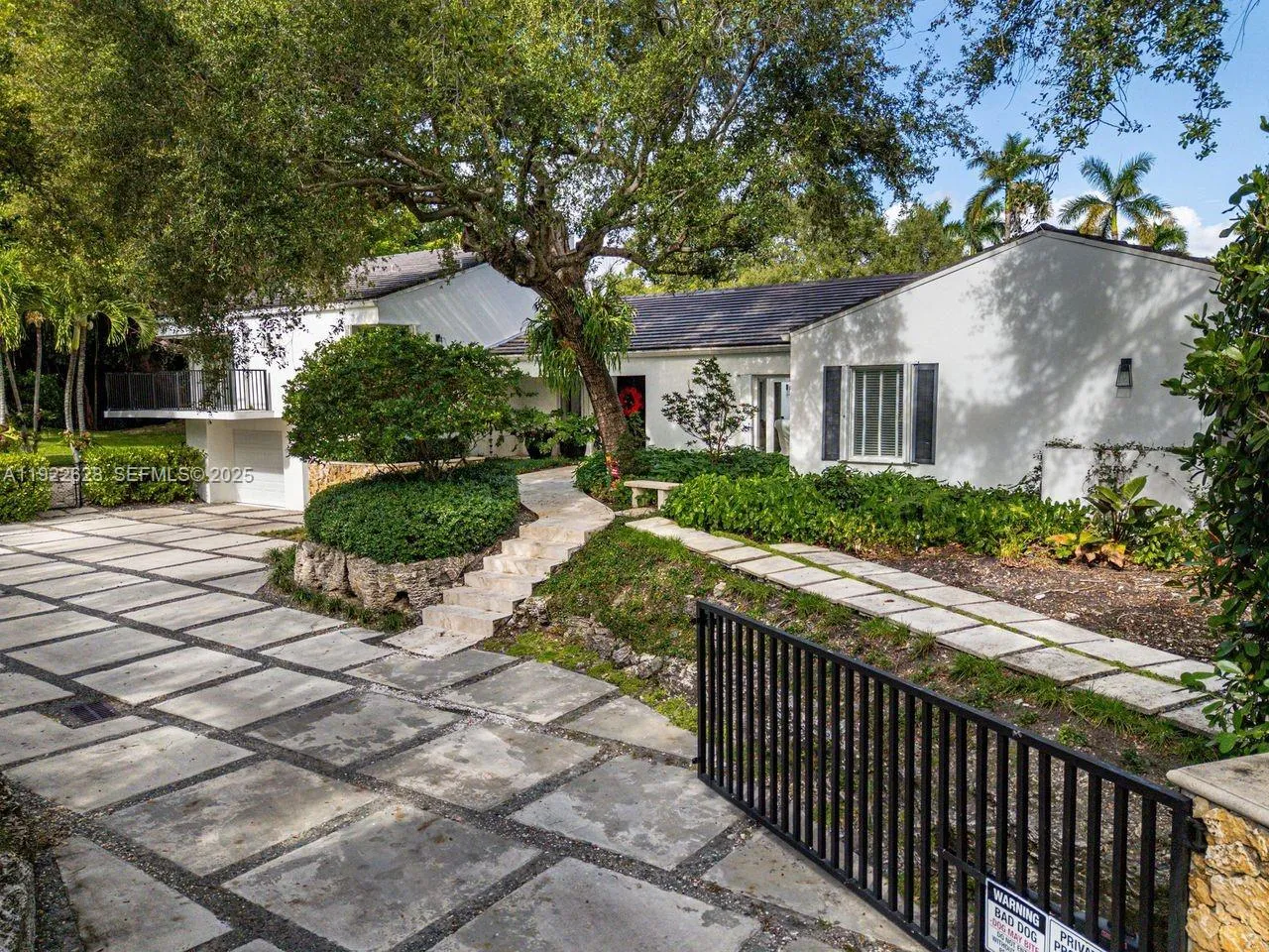 Foto de propiedad en 7000 Robles Street, Coral Gables, FL 33143 Coral Gables con MLS# 
