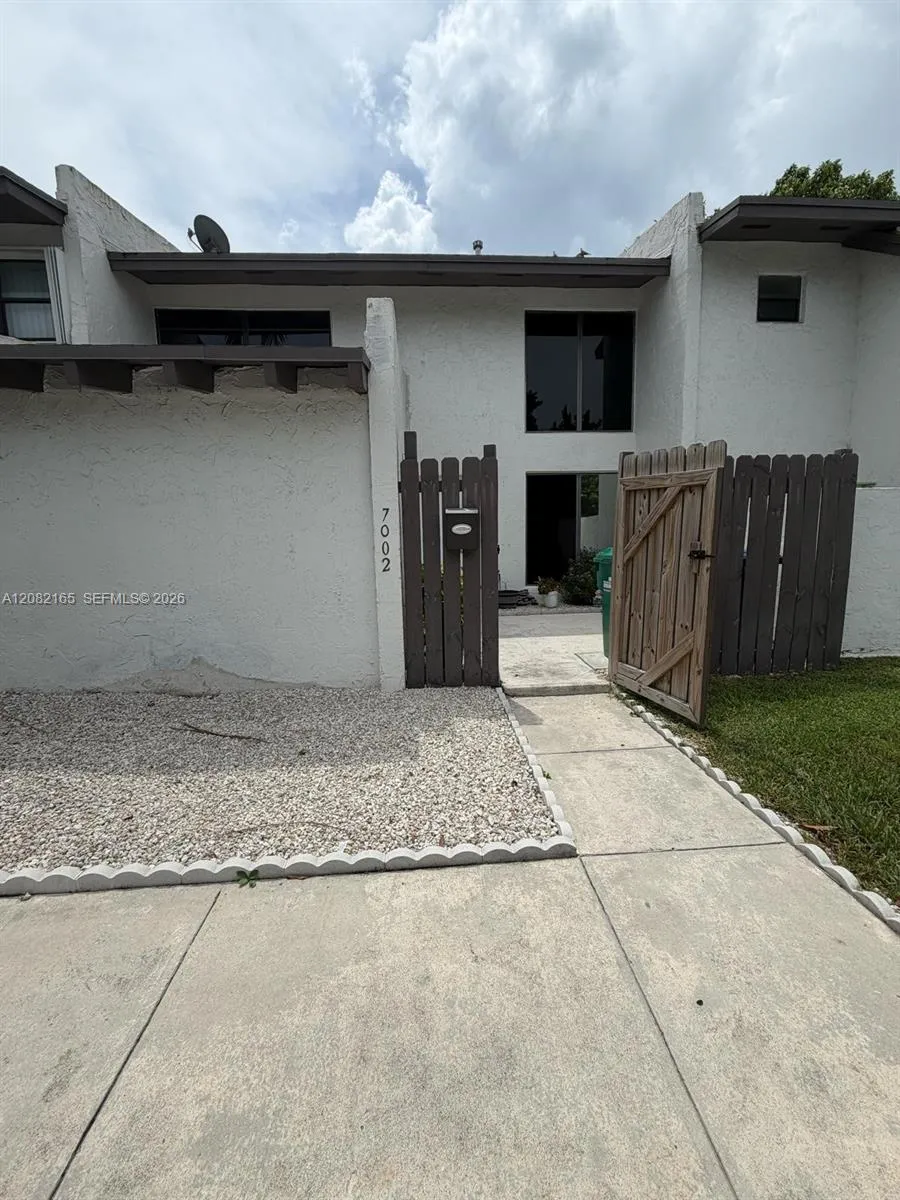 Foto de propiedad en 7002 SW 114th Avenue 7002, Miami, FL 33173 Miami con MLS# 