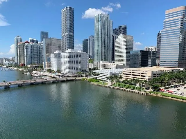 Foto de propiedad en 701 Brickell Key Boulevard 1501, Miami, FL 33131 Miami con MLS# 