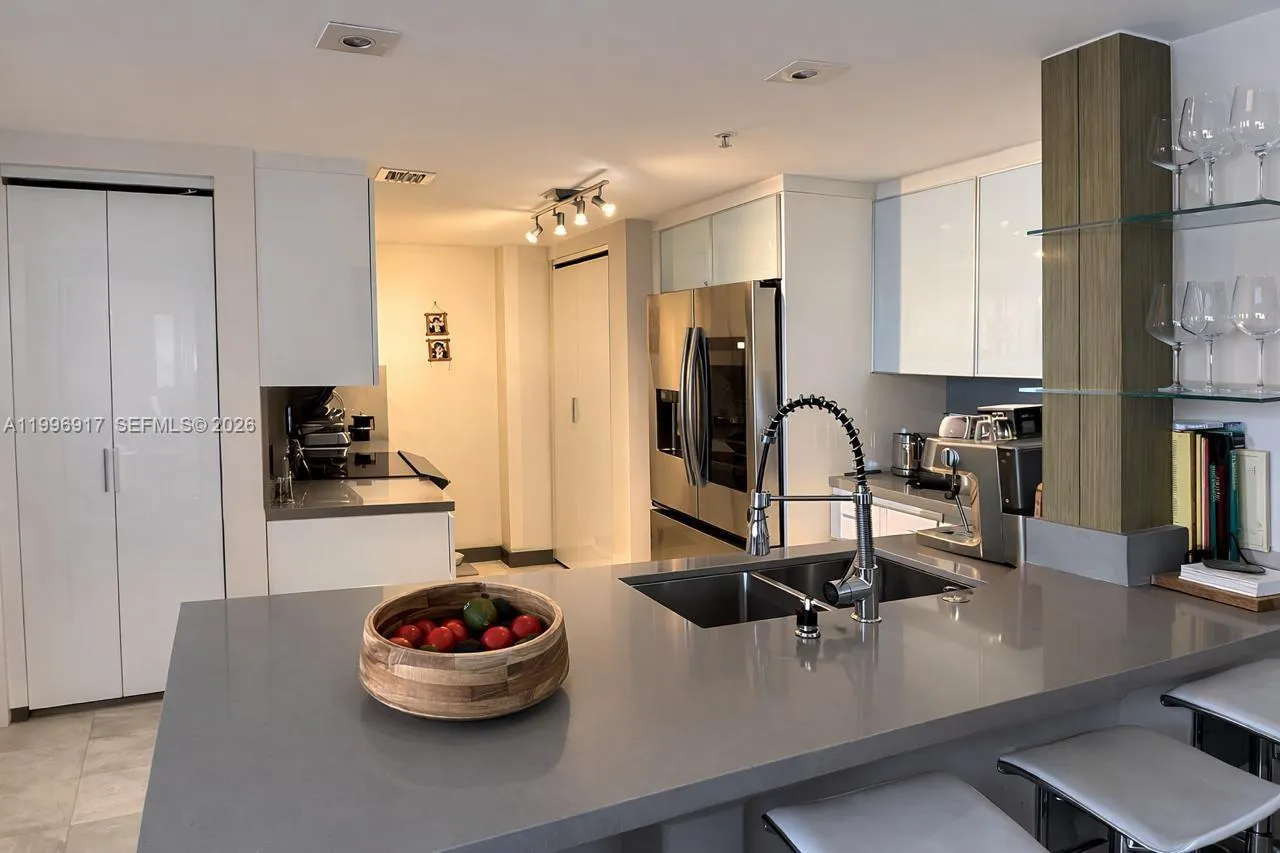 Foto de propiedad en 701 Brickell Key Boulevard 1611, Miami, FL 33131 Miami con MLS# 
