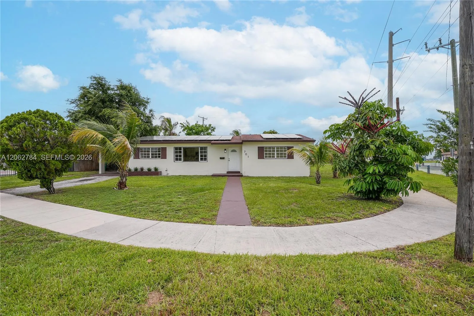 Foto de propiedad en 701 NW 176th Terrace, Miami Gardens, FL 33169 Miami Gardens con MLS# 