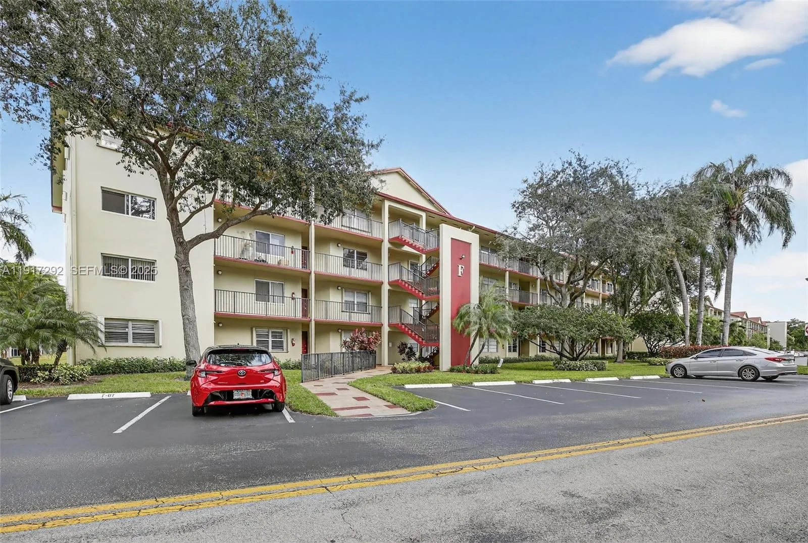 Foto de propiedad en 701 SW 128th Avenue 310F, Pembroke Pines, FL 33027 Pembroke Pines con MLS# 