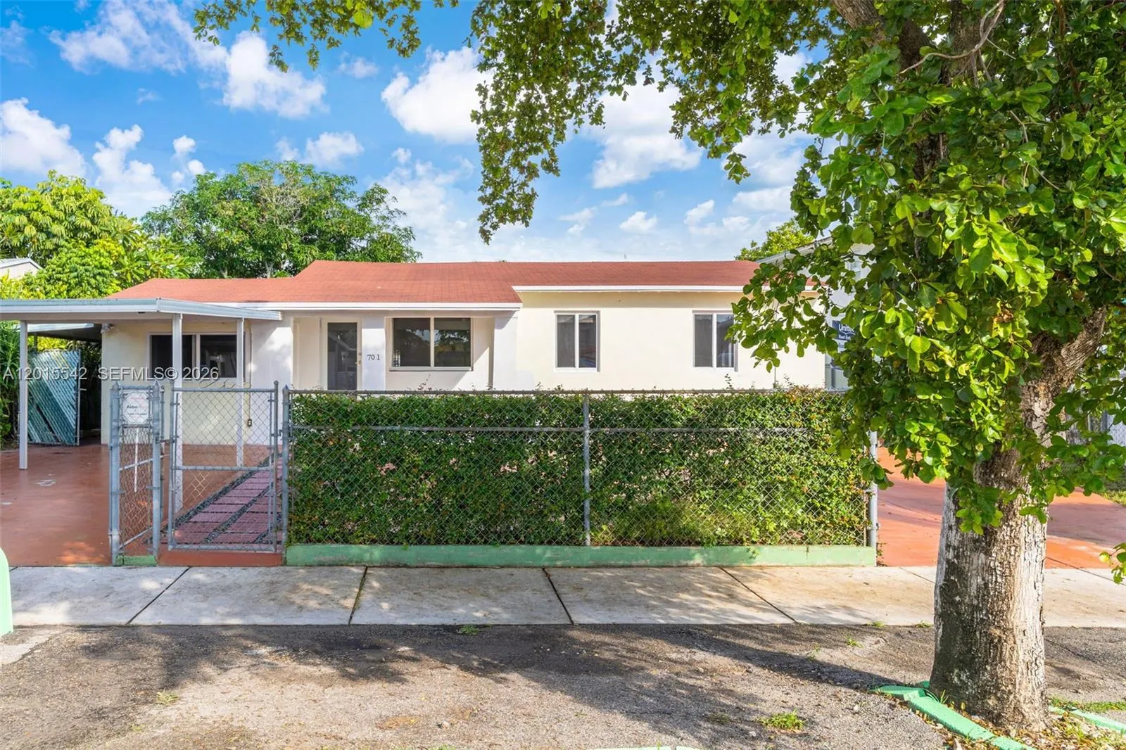 En Venta 701 Tamiami Canal Road, Miami, FL 33144, Miami, FL 33144