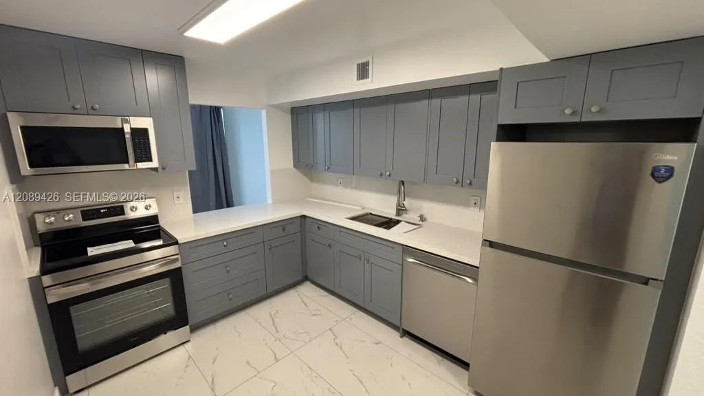 En Renta 701 Three Islands Boulevard 320, Hallandale Beach, FL 33009, Hallandale Beach, FL 33009