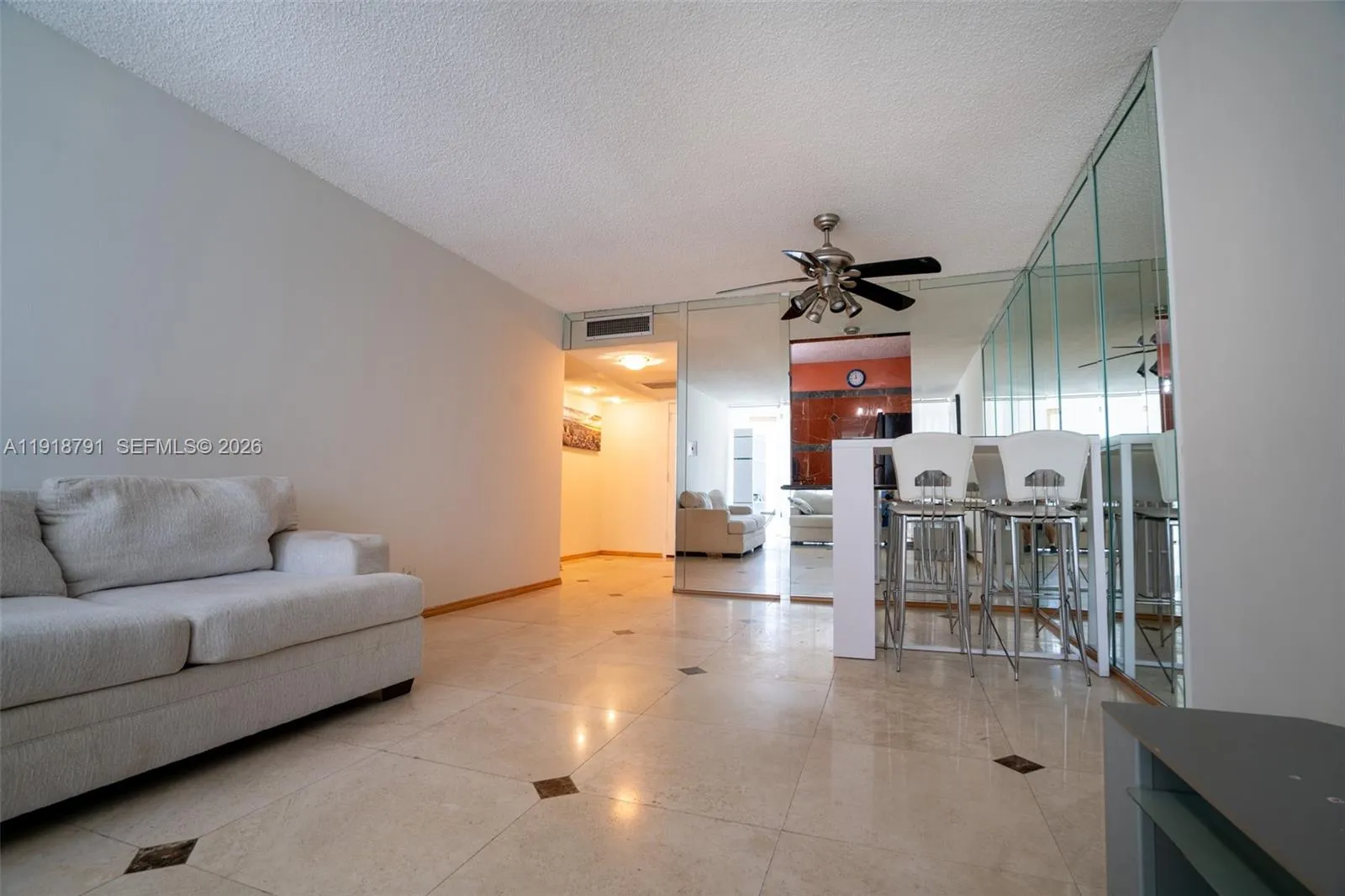 Foto de propiedad en 701 Three Islands Boulevard 506, Hallandale Beach, FL 33009 Hallandale Beach con MLS# 