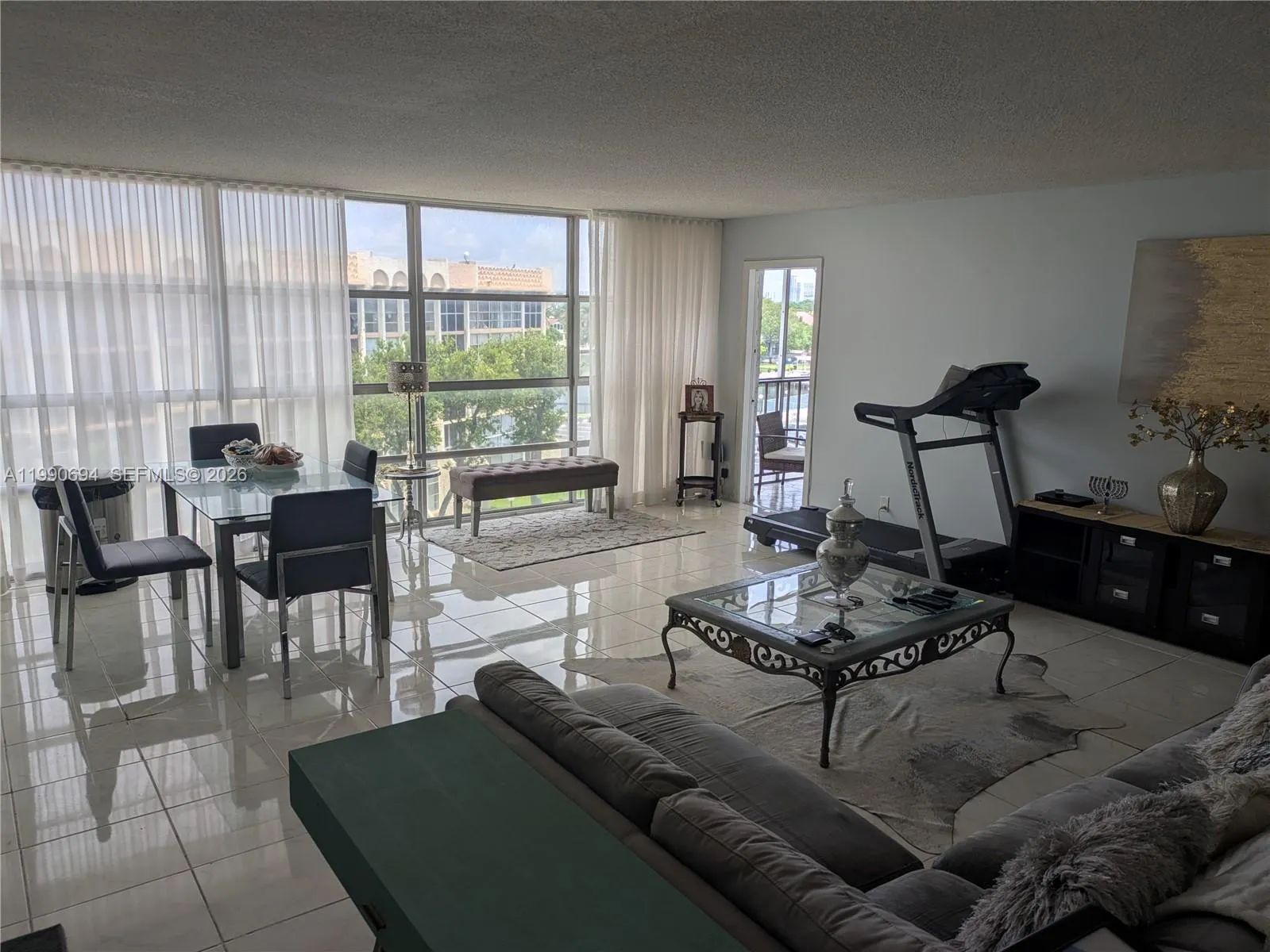 Foto de propiedad en 701 Three Islands Boulevard 510, Hallandale Beach, FL 33009 Hallandale Beach con MLS# 