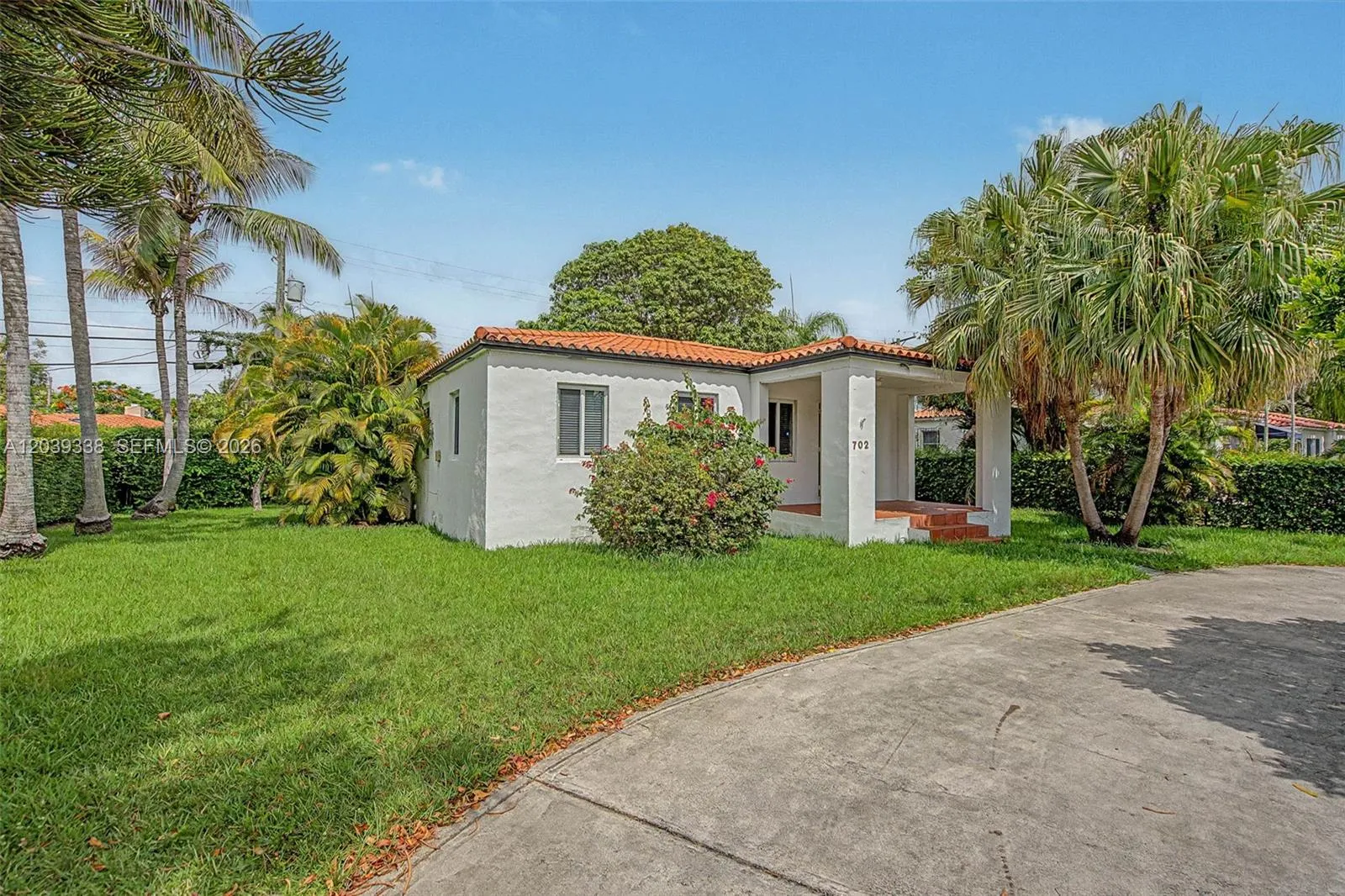 Foto de propiedad en 702 Boabadilla, Coral Gables, FL 33134 Coral Gables con MLS# 