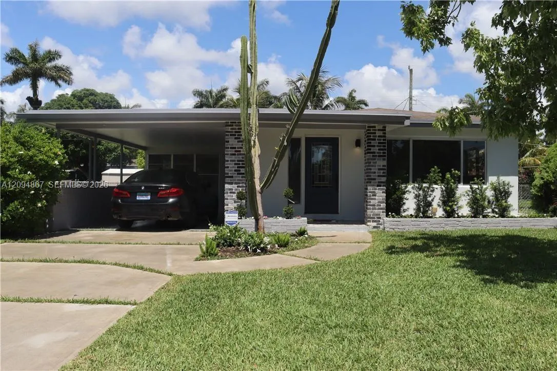 En Venta 702 N 31st Court, Hollywood, FL 33021, Hollywood, FL 33021