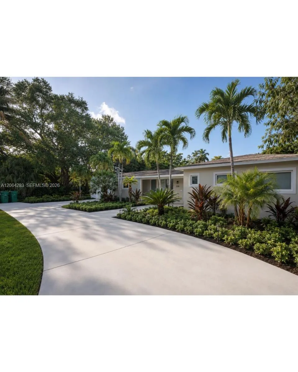 En Renta 7025 SW 71st Court 7025, Miami, FL 33143, Miami, FL 33143