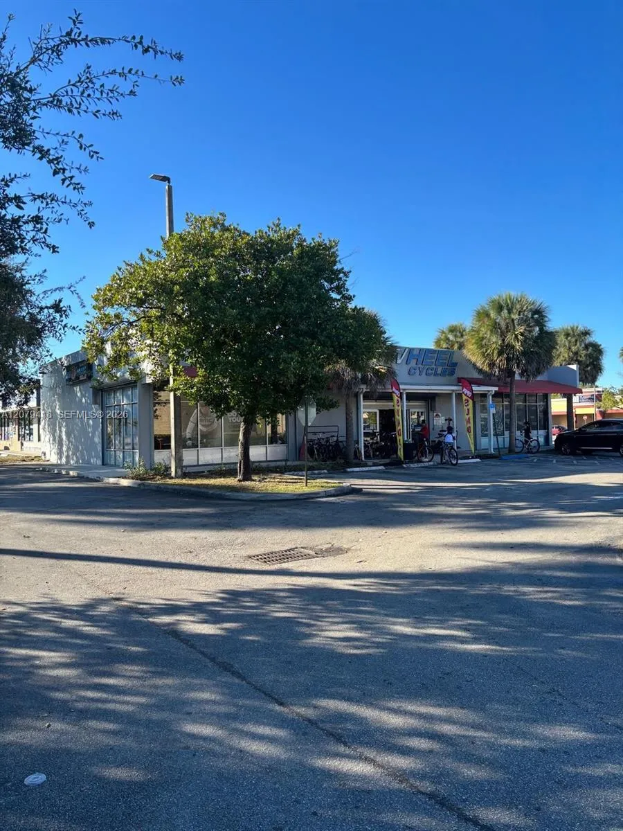 Foto de propiedad en 7035 Taft Street, Hollywood, FL 33024 Hollywood con MLS# 