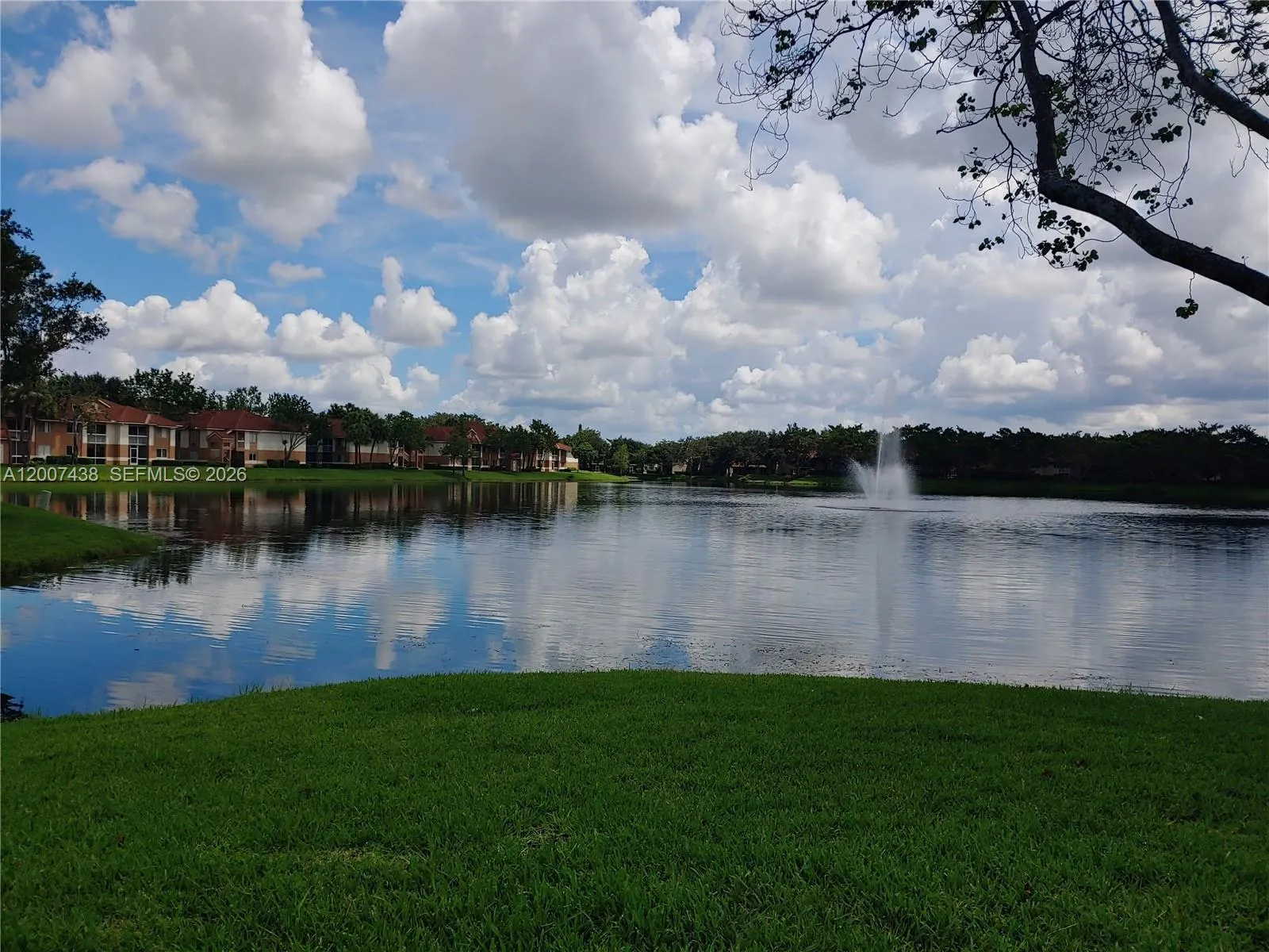 Foto de propiedad en 704 NW 92nd Avenue 704, Plantation, FL 33324 Plantation con MLS# 