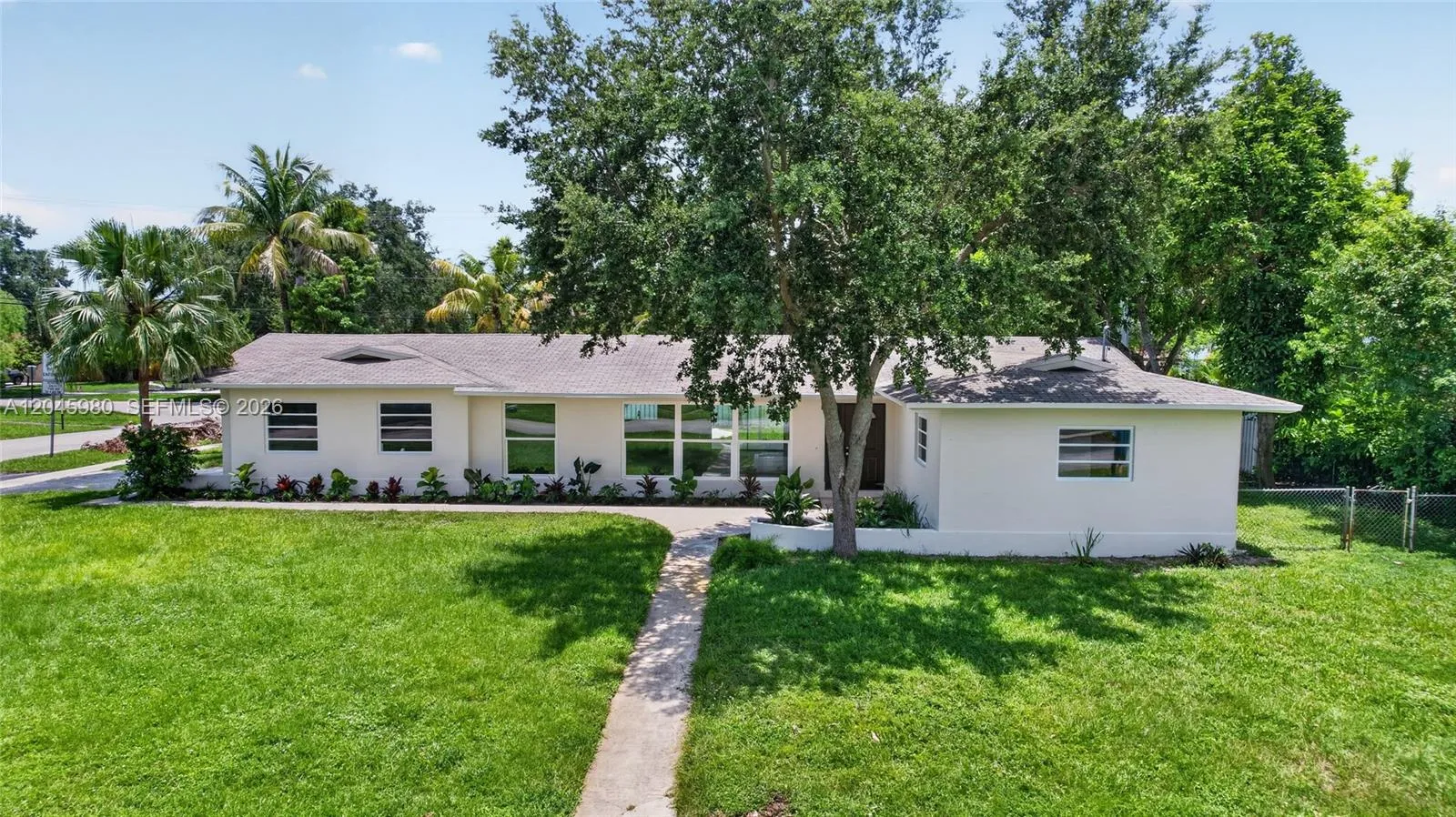 Foto de propiedad en 7040 NW 8th Court, Plantation, FL 33317 Plantation con MLS# 