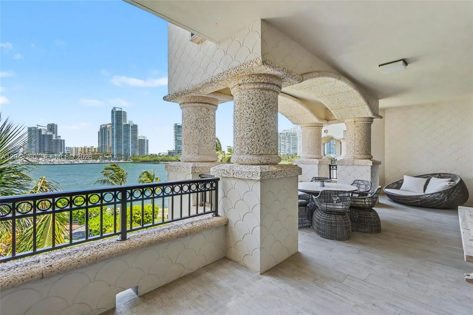 Foto de propiedad en 7042 Fisher Island Drive 7042, Miami Beach, FL 33109 Miami Beach con MLS# 