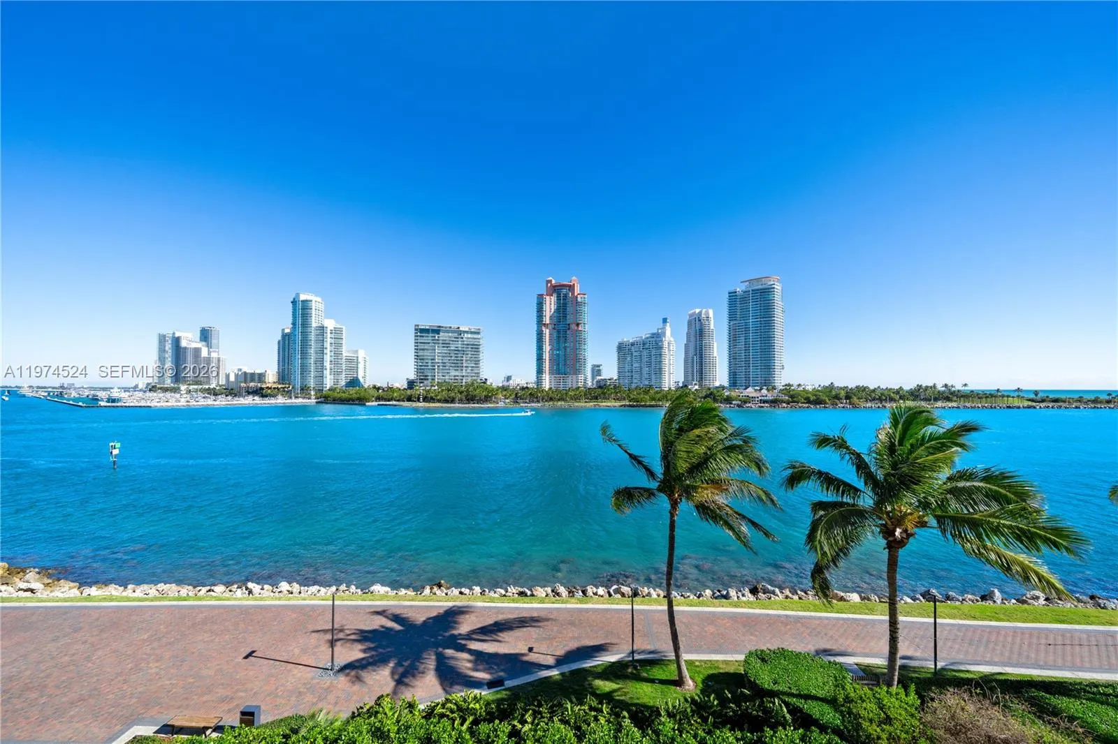 Foto de propiedad en 7043 Fisher Island Drive 7043, Miami Beach, FL 33109 Miami Beach con MLS# 