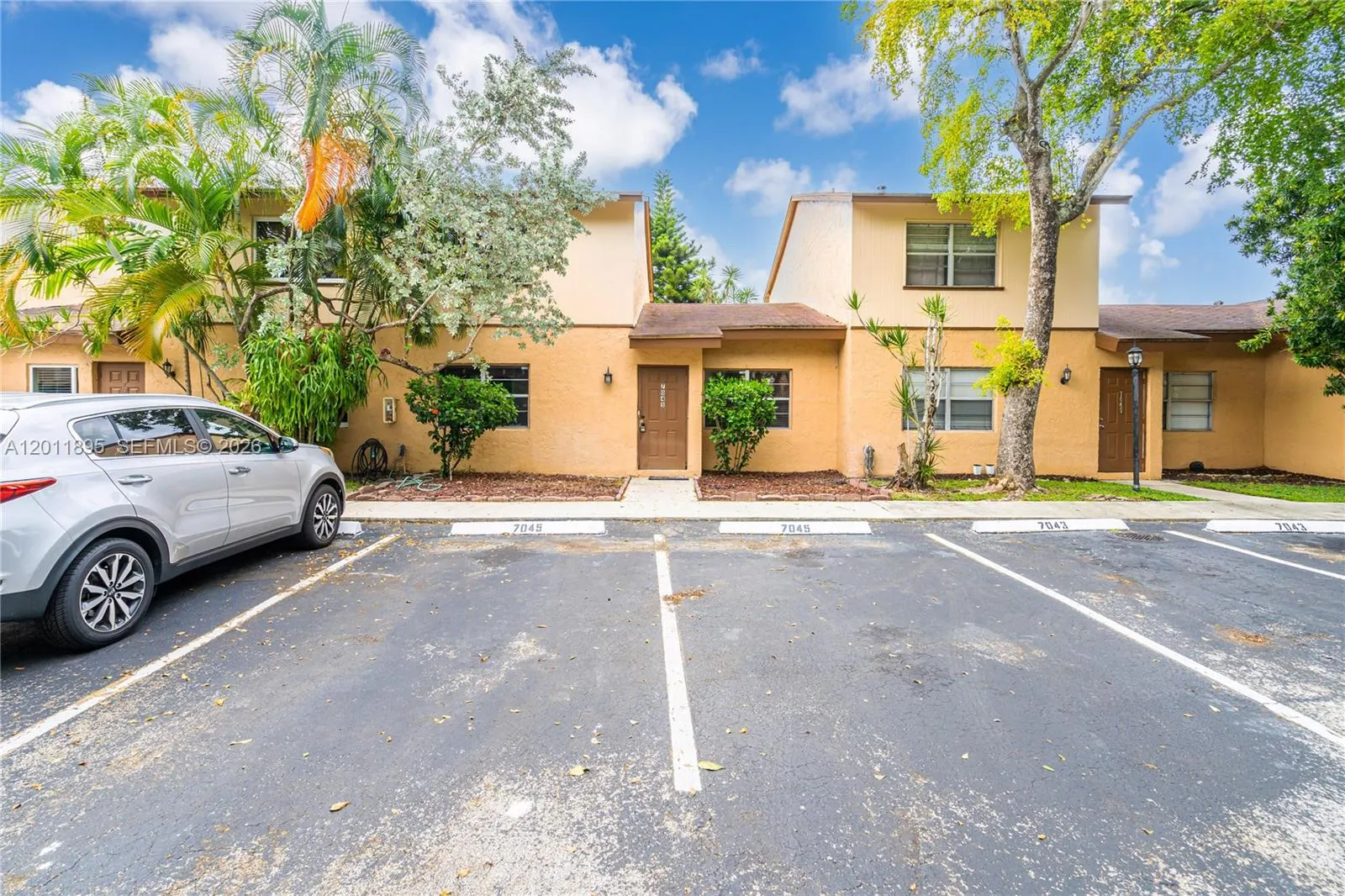 Foto de propiedad en 7045 W Sunrise Boulevard 7045, Plantation, FL 33313 Plantation con MLS# 