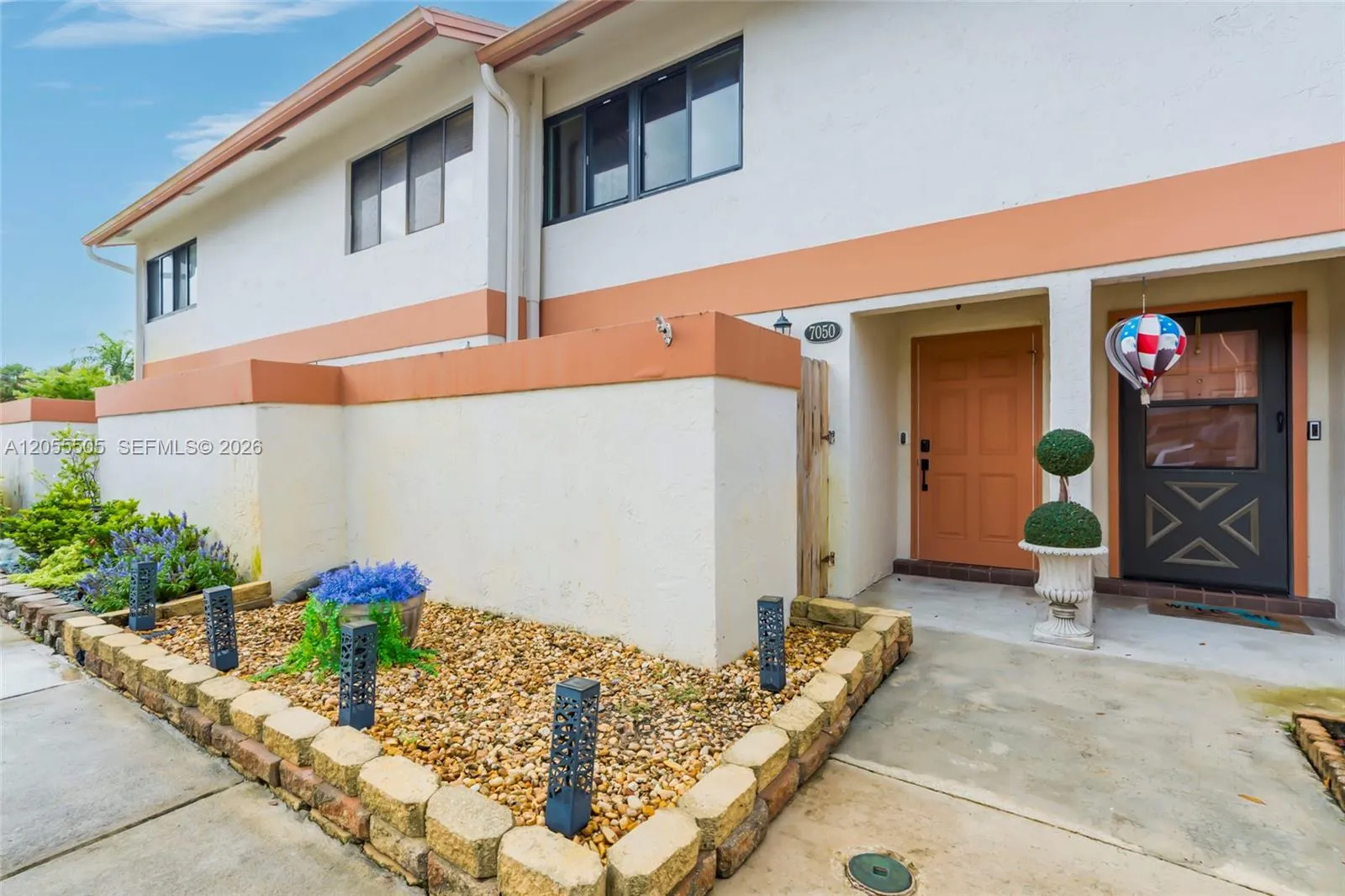 Foto de propiedad en 7050 SW 42nd Court, Davie, FL 33314 Davie con MLS# 