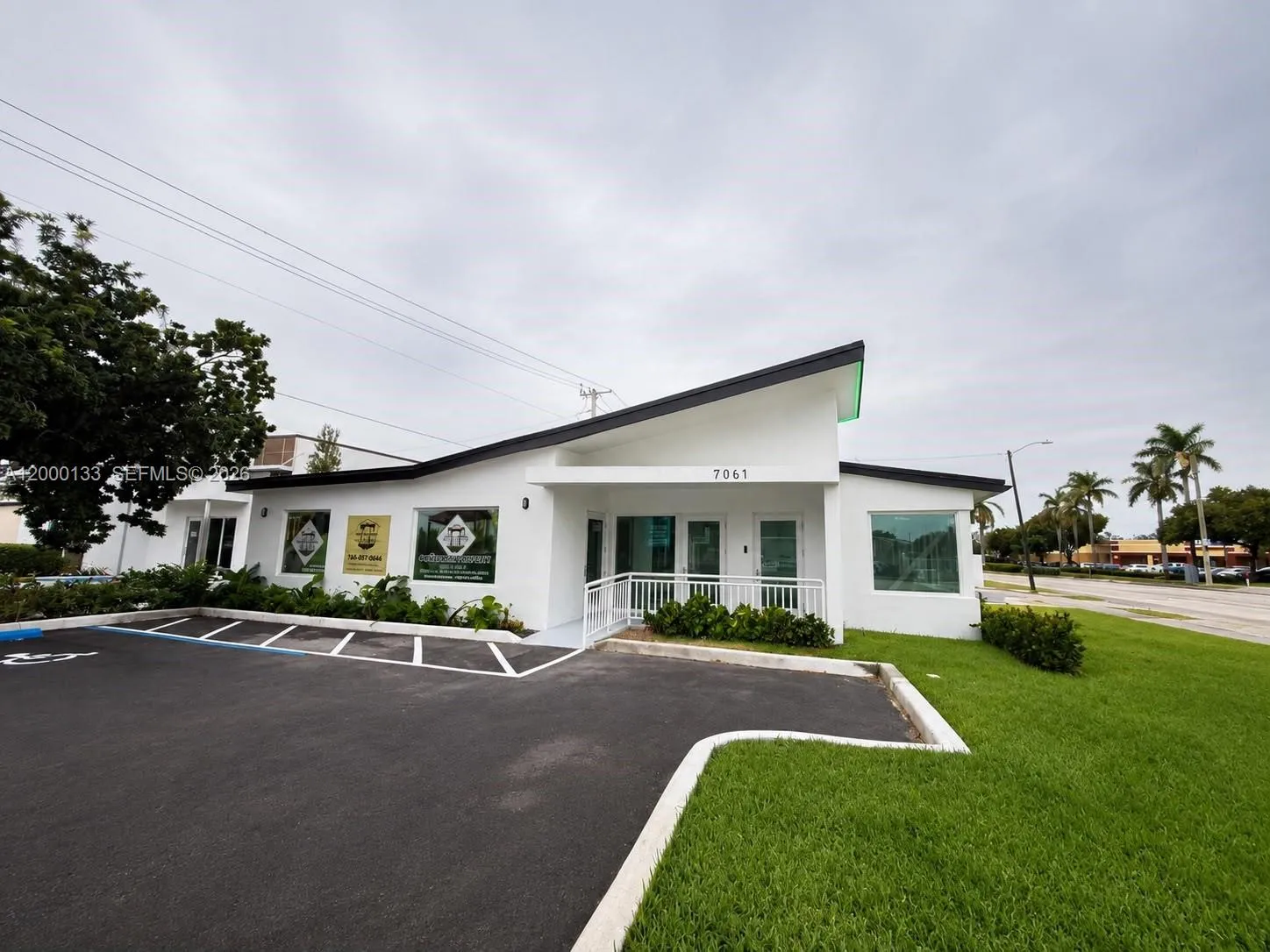 Foto de propiedad en 7061 Taft Street A, Hollywood, FL 33024 Hollywood con MLS# 
