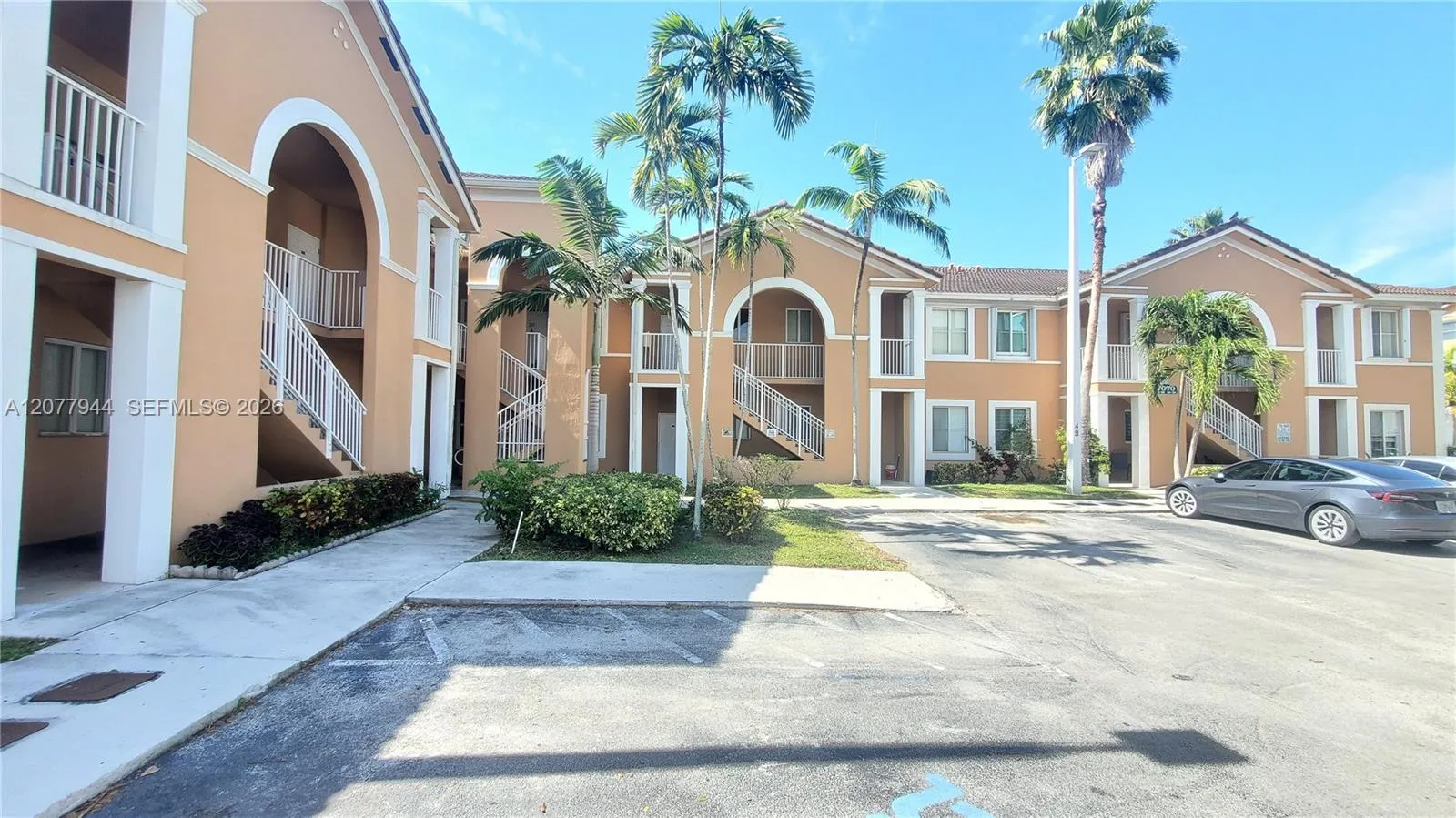 Foto de propiedad en 7070 NW 177th Street 205-10, Hialeah, FL 33015 Hialeah con MLS# 