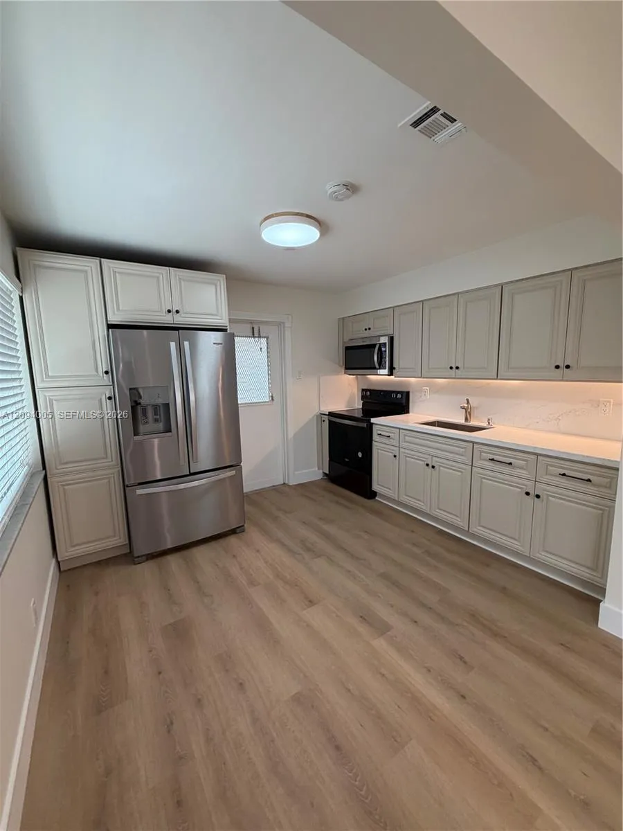En Venta 708 SW 7th Avenue, Hallandale Beach, FL 33009, Hallandale Beach, FL 33009