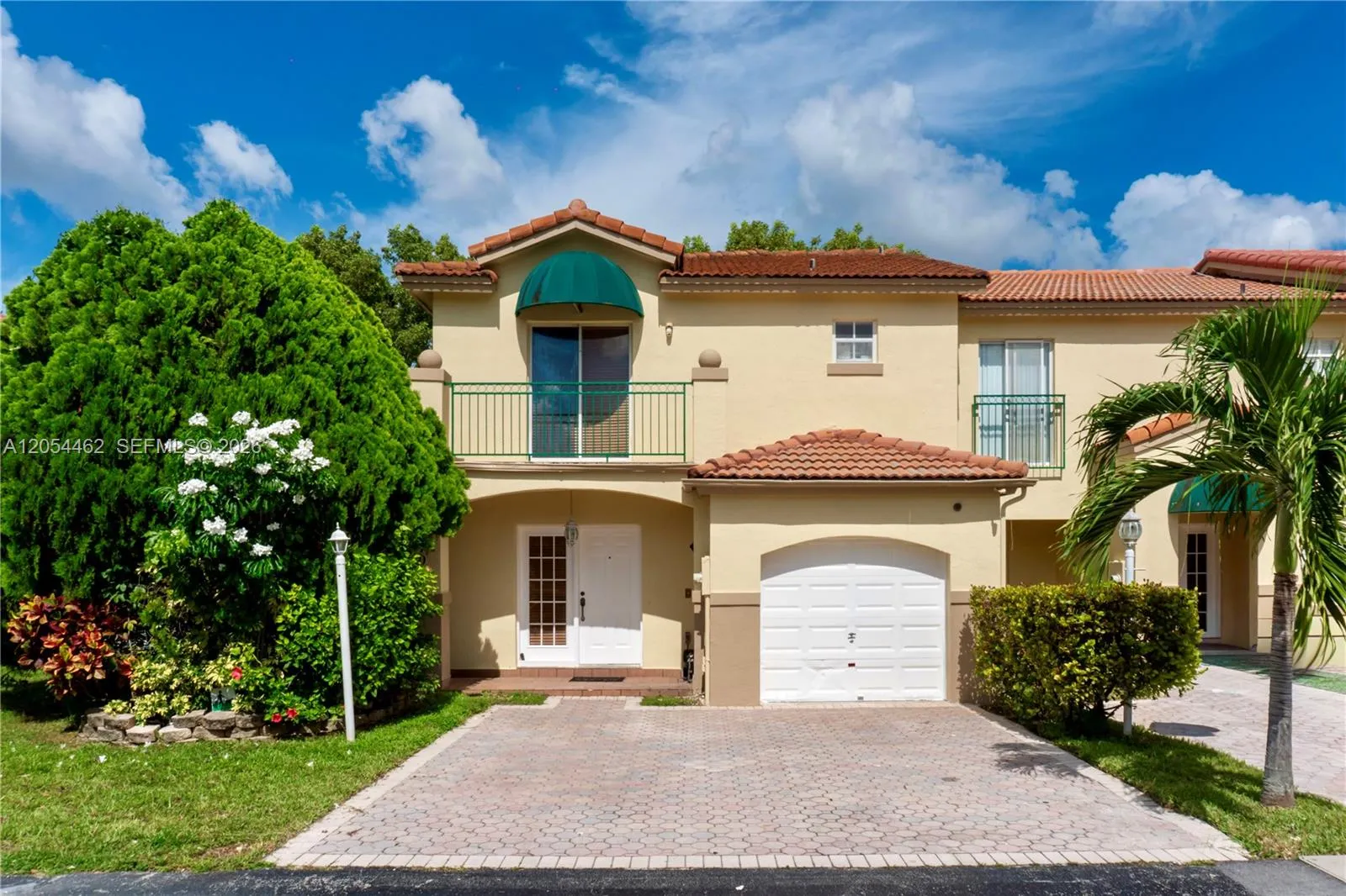 Foto de propiedad en 7081 SW 158th Court, Miami, FL 33193 Miami con MLS# 