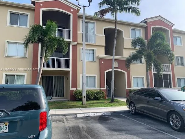 Foto de propiedad en 7085 Nova Drive 102, Davie, FL 33317 Davie con MLS# 