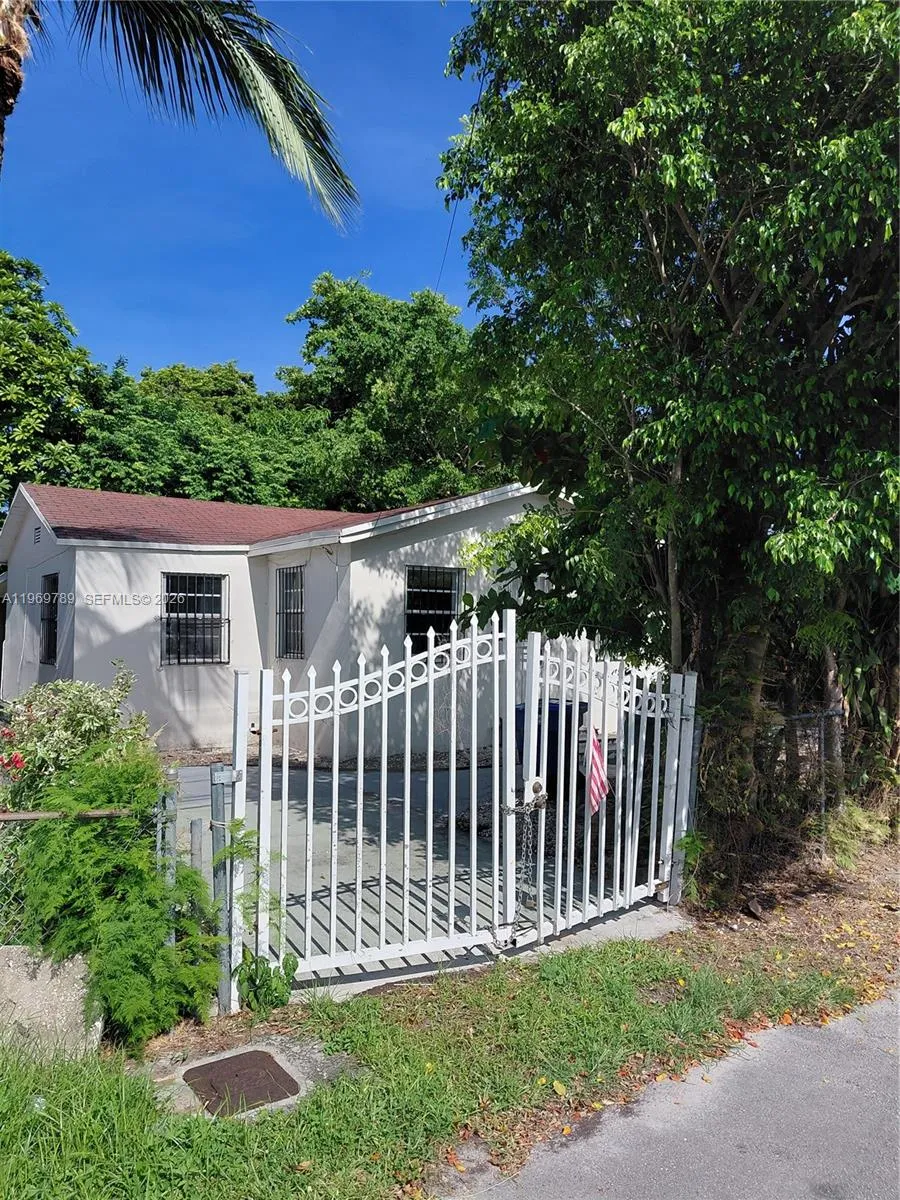 Vendido 7091 NW 21st Avenue, Miami, FL 33147, Miami, FL 33147