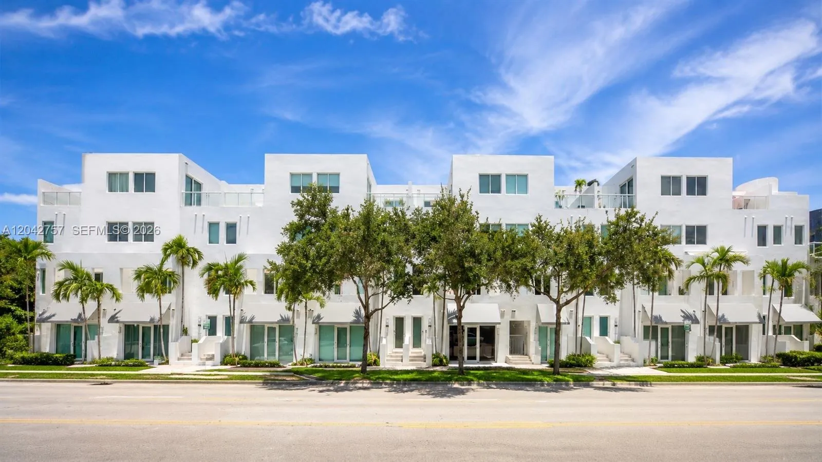 Foto de propiedad en 710 NE 3rd Avenue, Fort Lauderdale, FL 33304 Fort Lauderdale con MLS# 