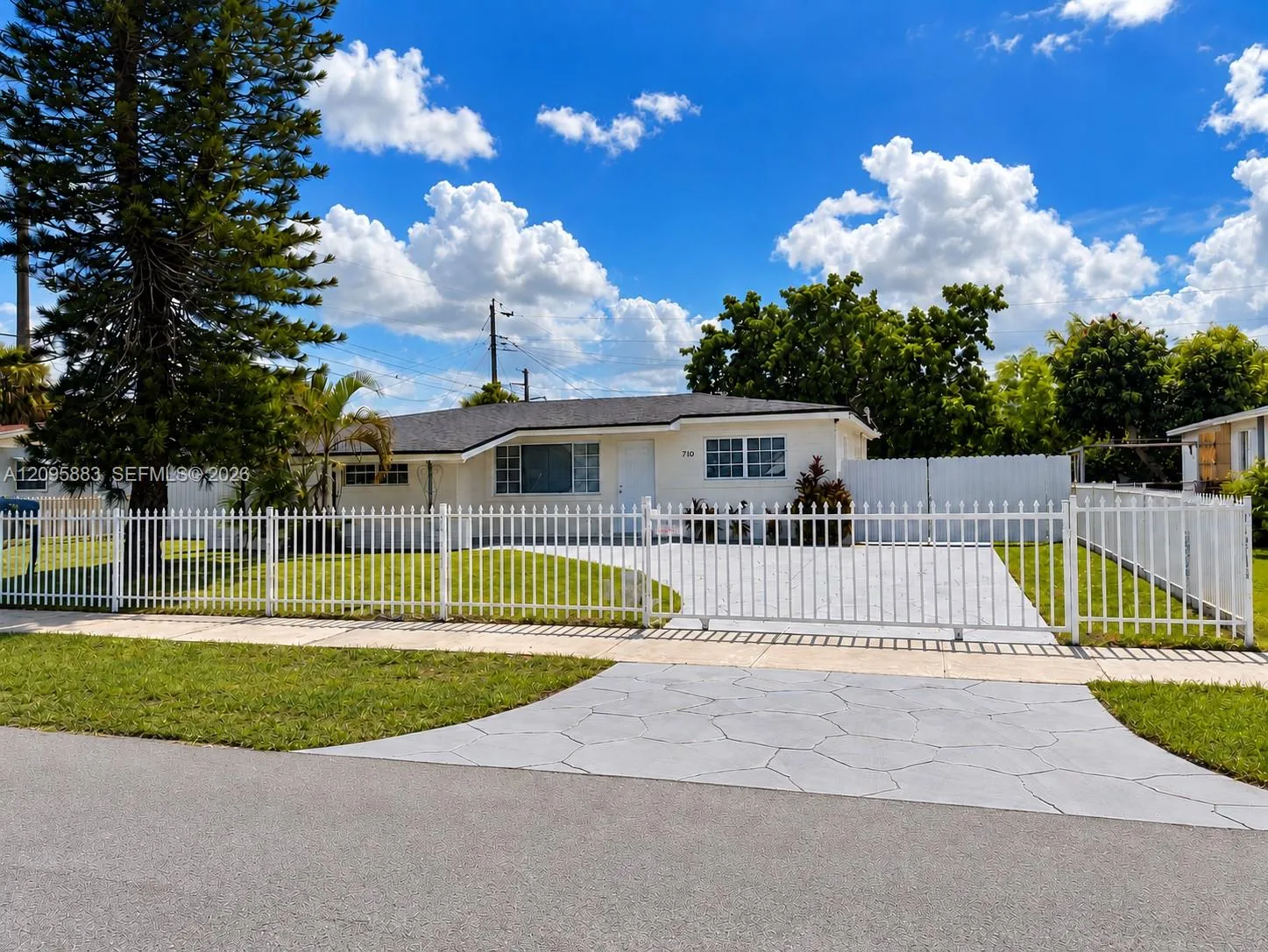 En Venta 710 NW 176th Terrace, Miami Gardens, FL 33169, Miami Gardens, FL 33169