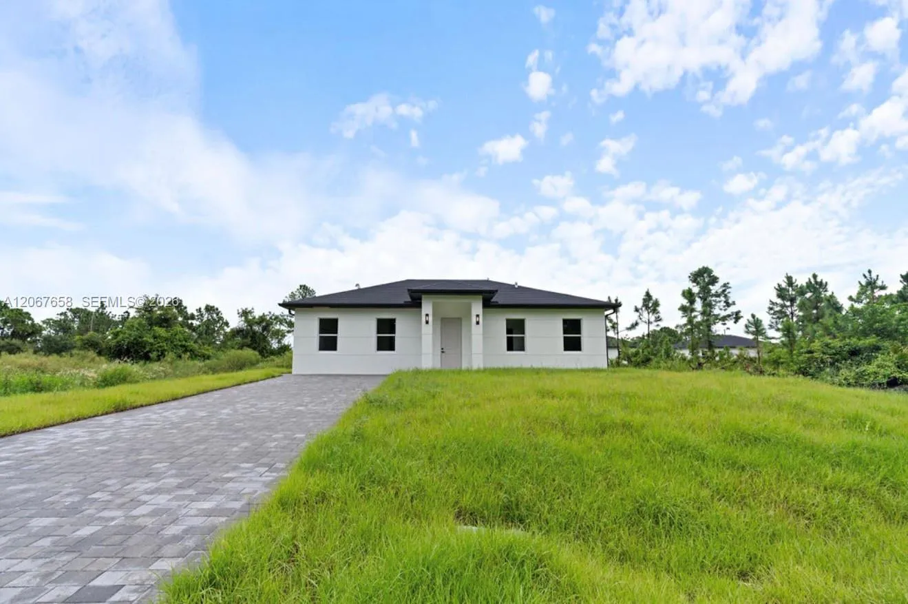 En Renta 710 Peacock Avenue, Lehigh Acres, FL 33974, Lehigh Acres, FL 33974