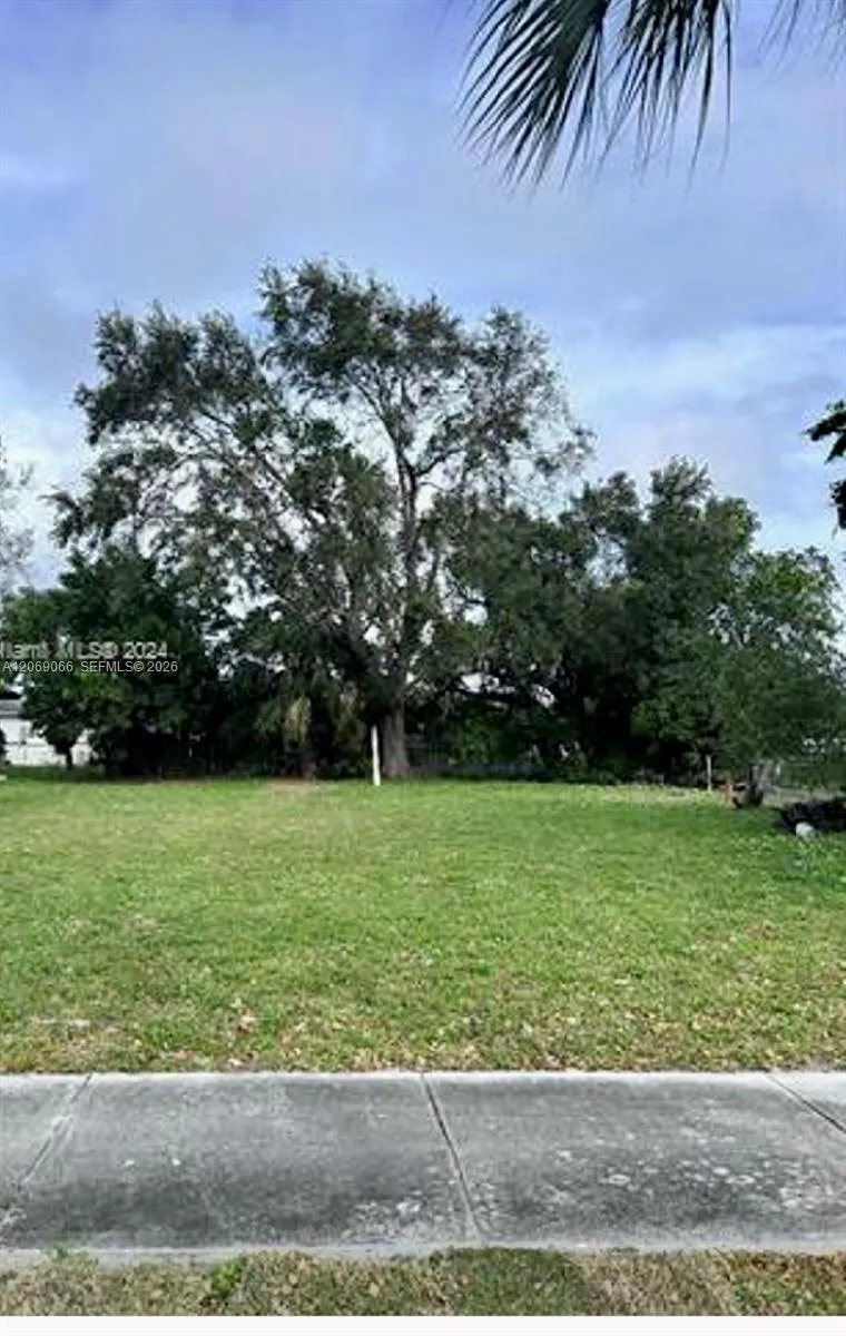 Foto de propiedad en 710 SW 3rd Place, Dania Beach, FL 33004 Dania Beach con MLS# 