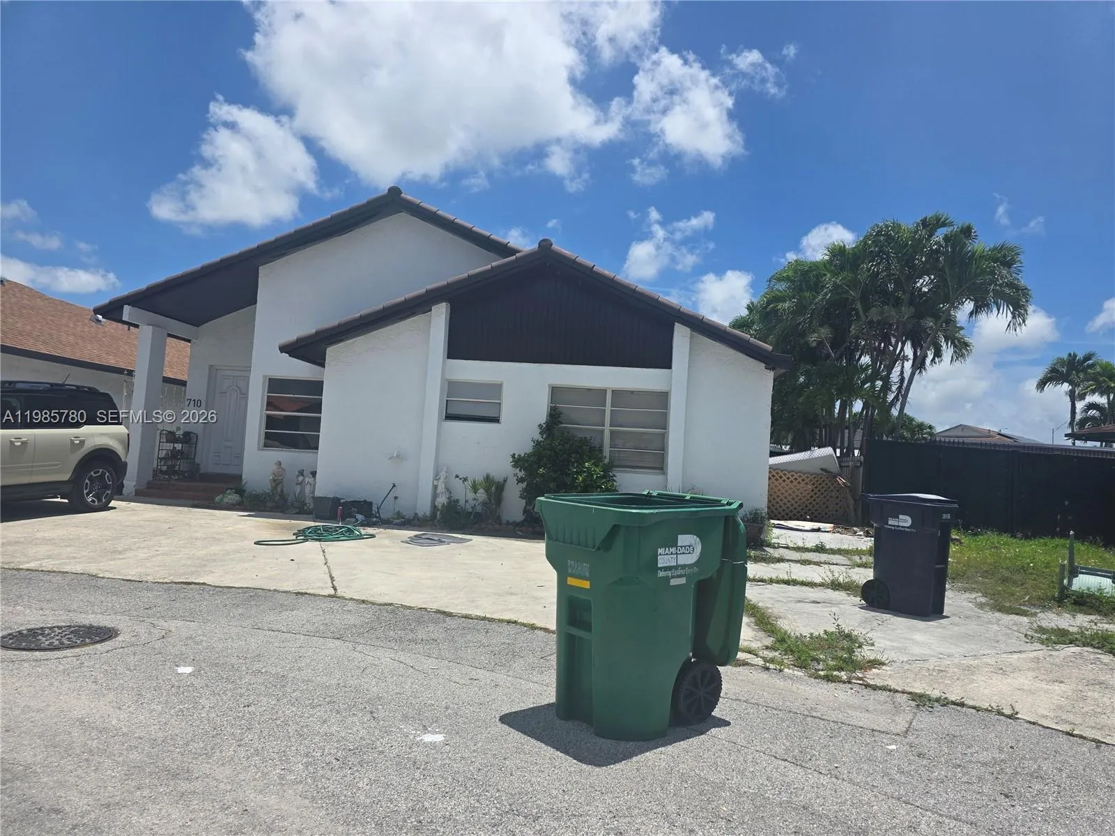 Foto de propiedad en 710 SW 99th Ct Circle, Miami, FL 33174 Miami con MLS# 