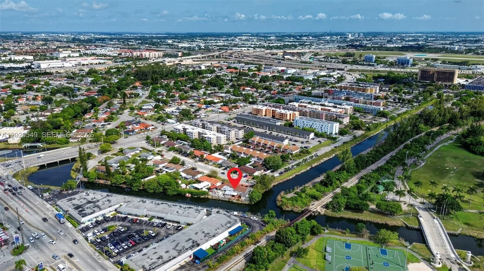 Foto de propiedad en 7100 NW 1st Terrace, Miami, FL 33126 Miami con MLS# 