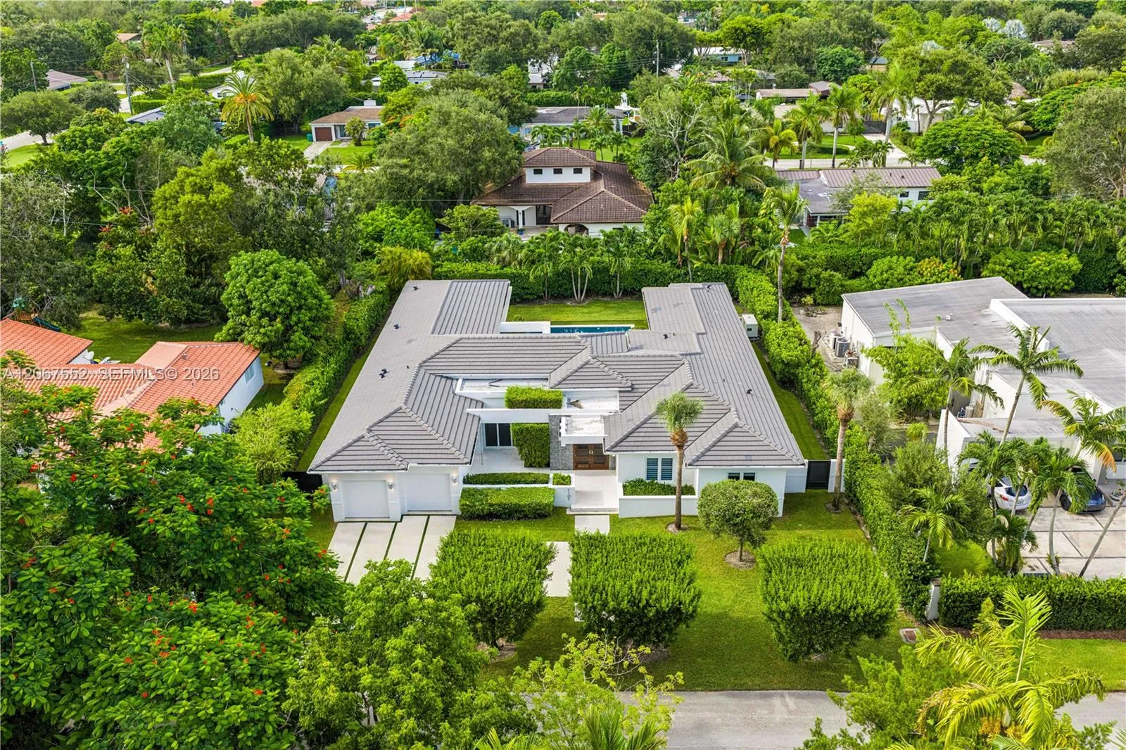 Foto de propiedad en 7101 SW 60th Street, Miami, FL 33143 Miami con MLS# 