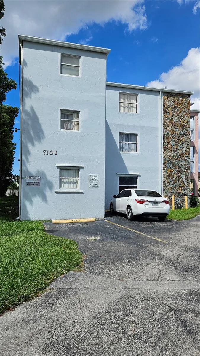 En Venta 7101 SW 89th Court 101, Miami, FL 33173, Miami, FL 33173