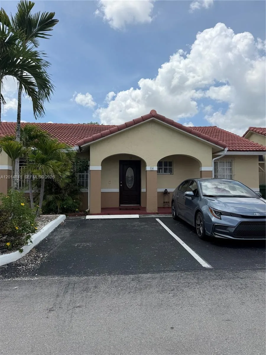 En Venta 7101 W 24th Avenue 14, Hialeah, FL 33016, Hialeah, FL 33016