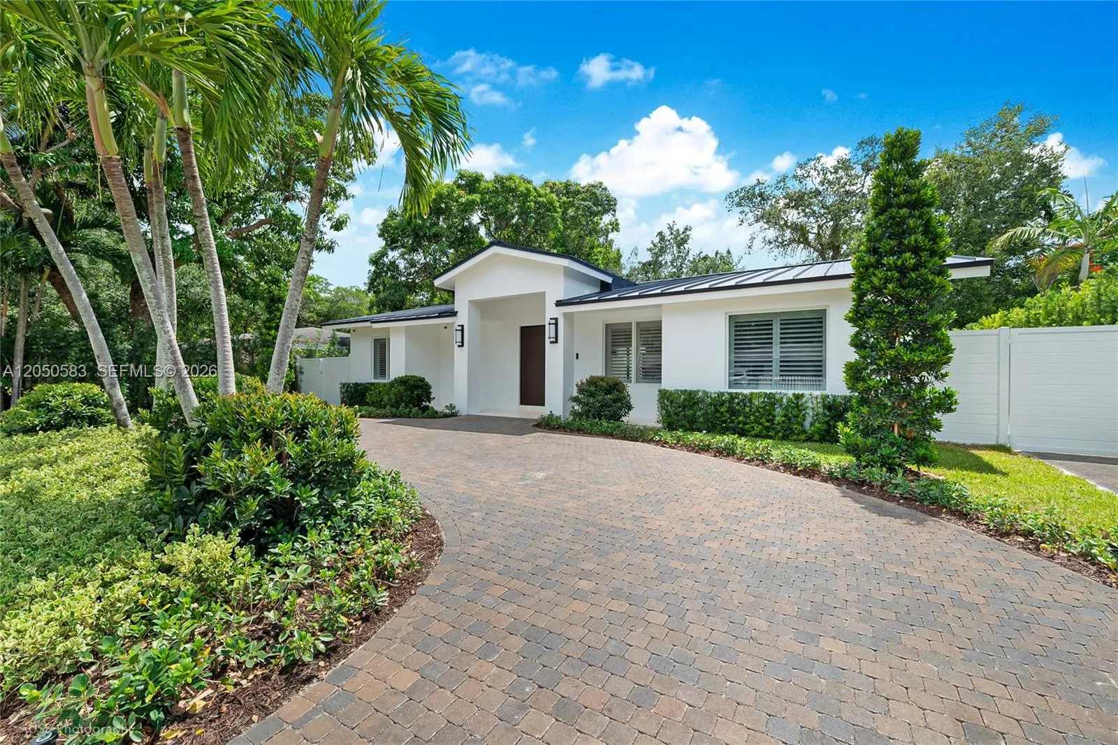 Foto de propiedad en 7107 SW 63rd Avenue, South Miami, FL 33143 South Miami con MLS# 