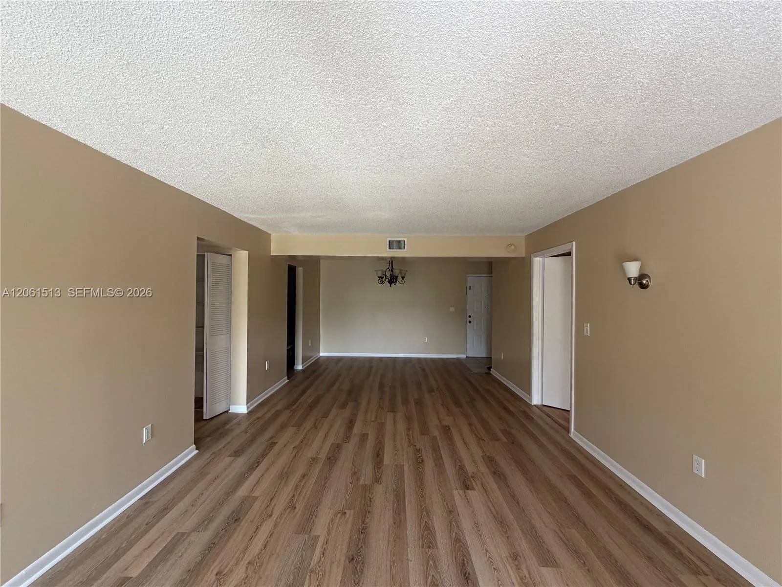 Foto de propiedad en 711 N Pine Island Road 121, Plantation, FL 33324 Plantation con MLS# 