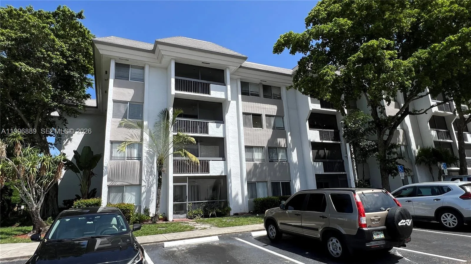 Foto de propiedad en 711 N Pine Island Road 211, Plantation, FL 33324 Plantation con MLS# 