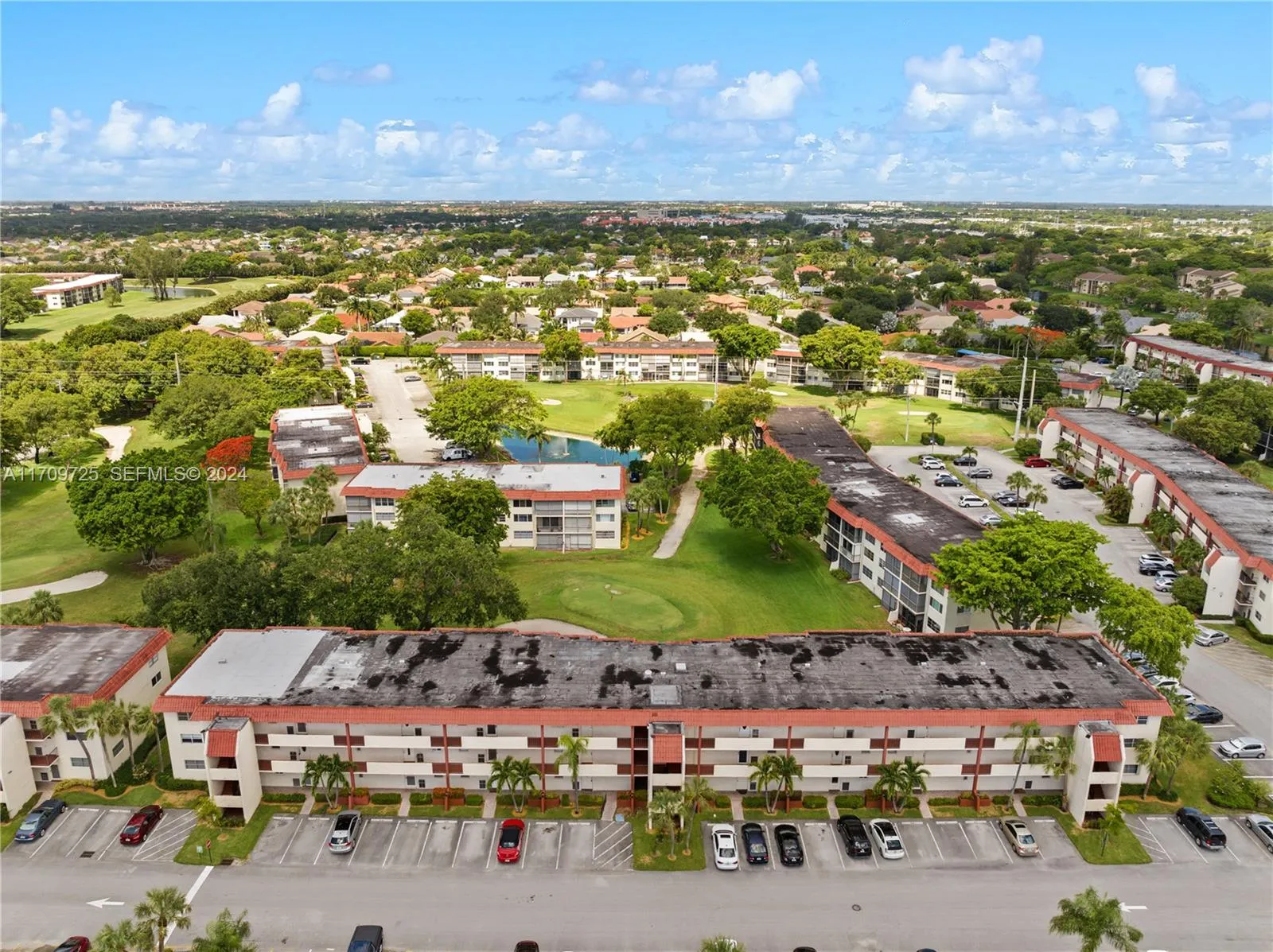 Foto de propiedad en 711 S Hollybrook Drive 109, Pembroke Pines, FL 33025 Pembroke Pines con MLS# 