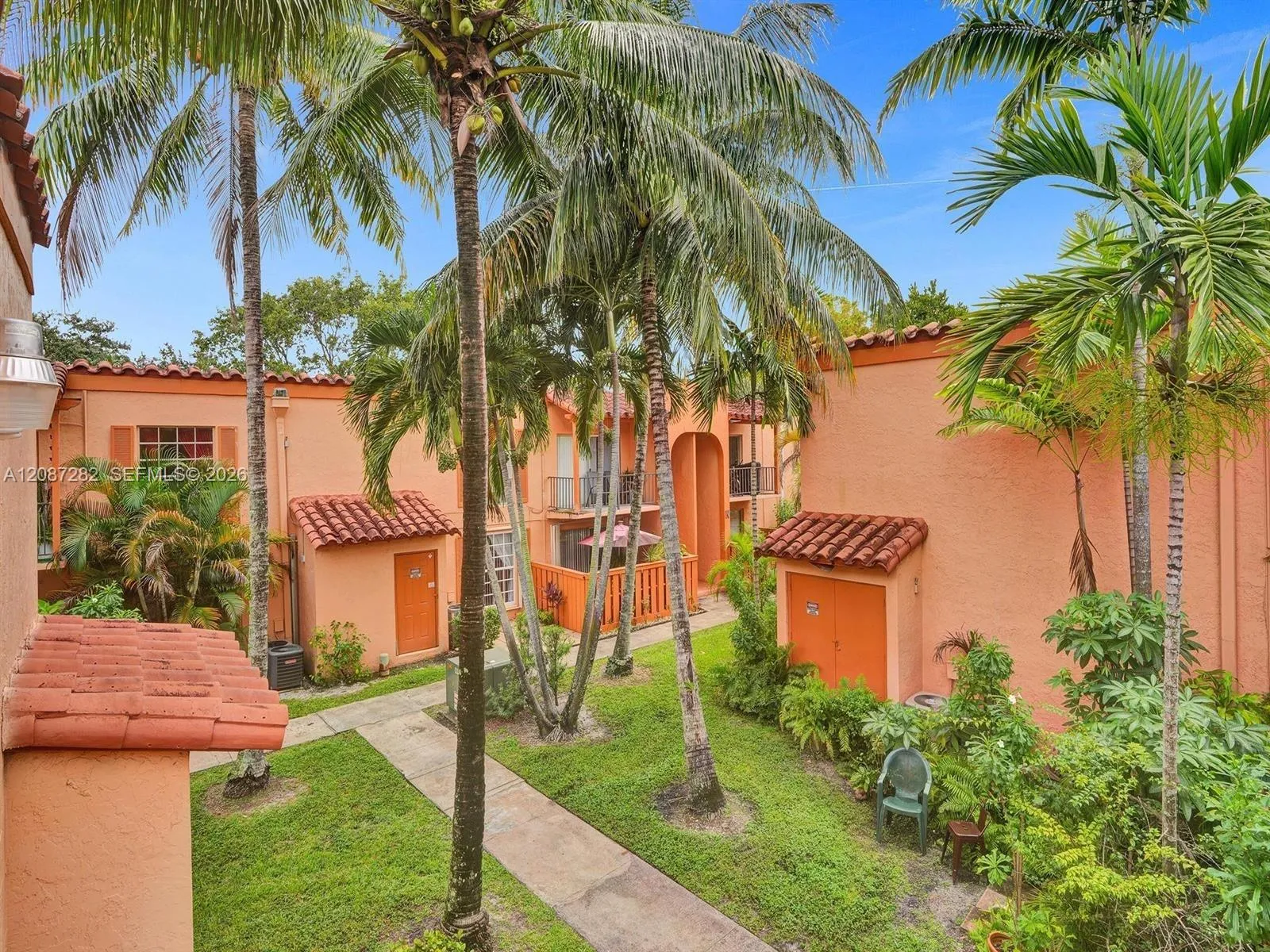 Foto de propiedad en 7111 Miami Lakes Drive N4, Miami Lakes, FL 33014 Miami Lakes con MLS# 
