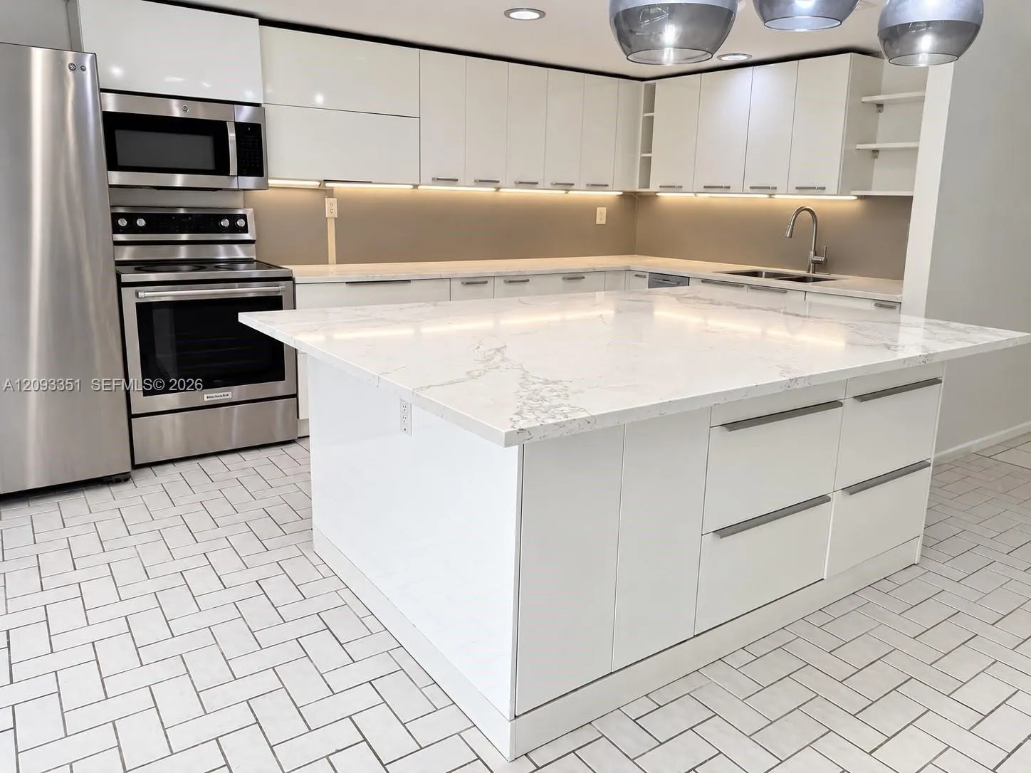 En Venta 712 NE 26th Avenue, Hallandale Beach, FL 33009, Hallandale Beach, FL 33009