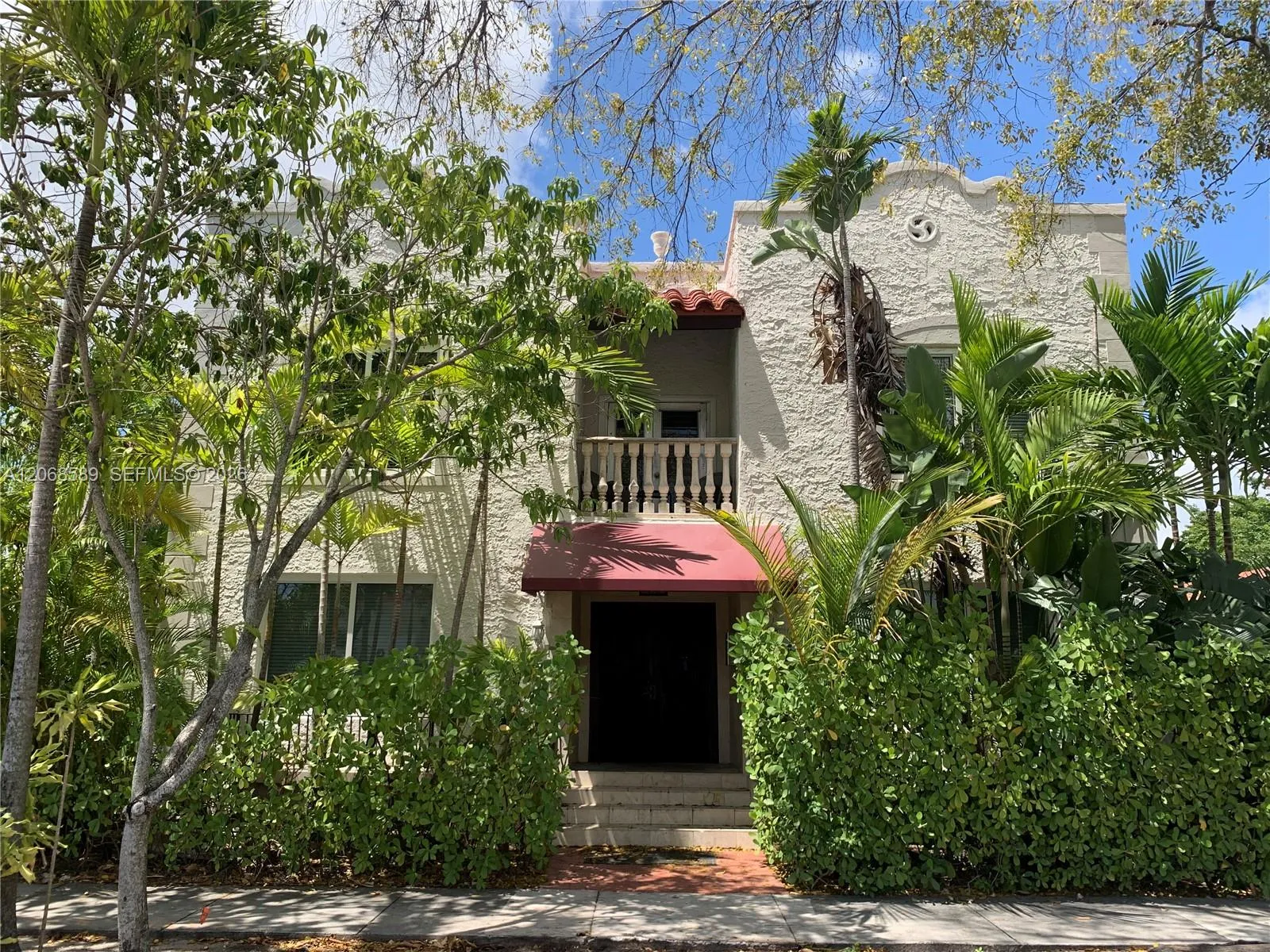 Foto de propiedad en 712 SW 56 Avenue 8B, Coral Gables, FL 33134 Coral Gables con MLS# 