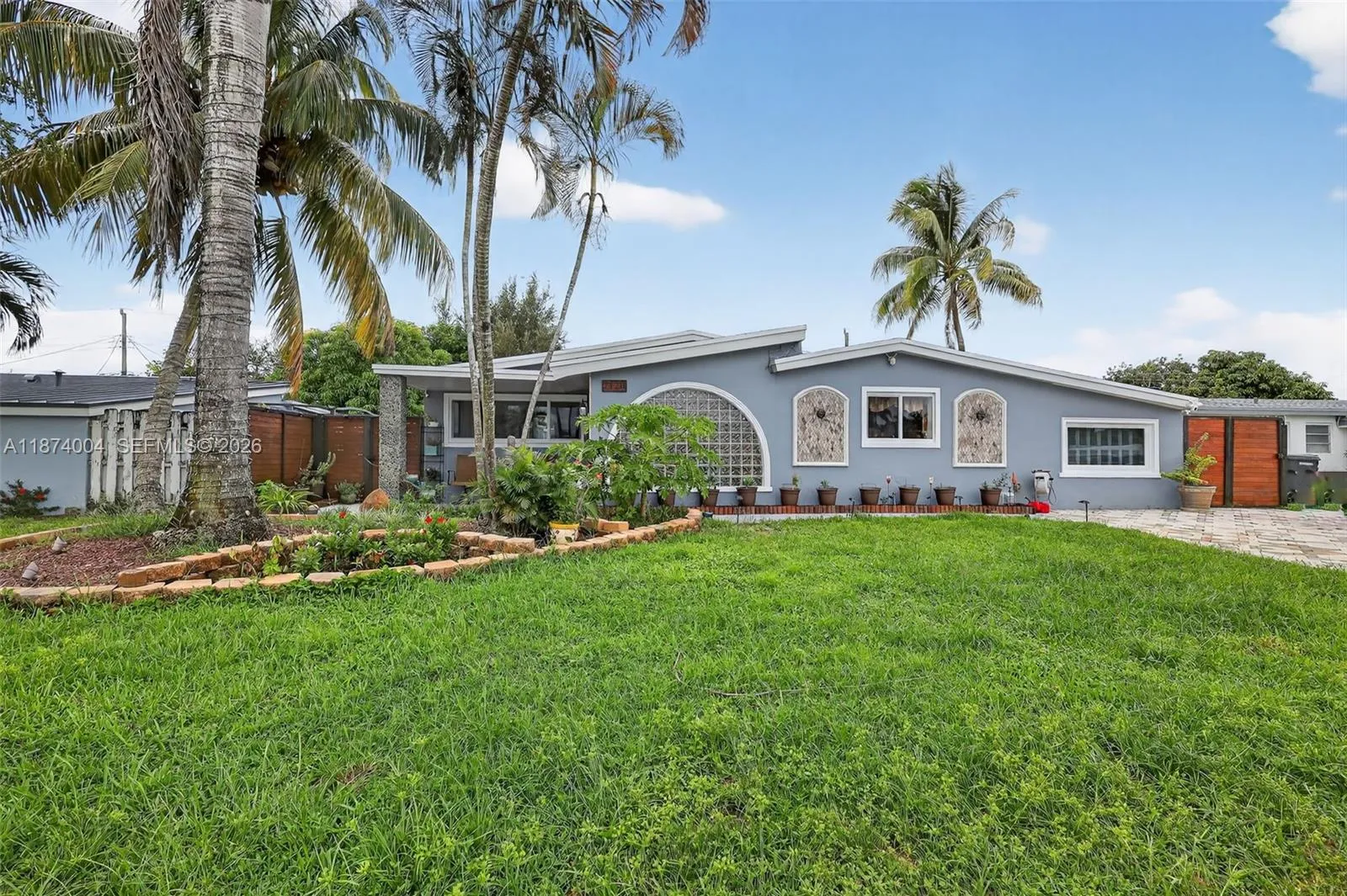 Foto de propiedad en 7120 Wilson Street, Hollywood, FL 33024 Hollywood con MLS# 
