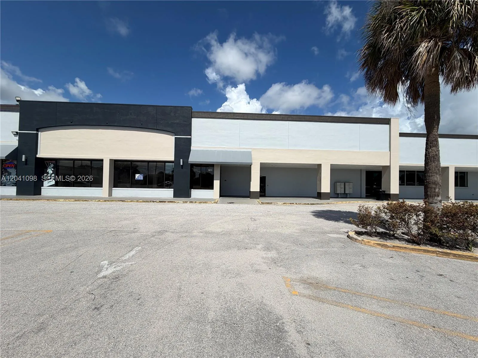 Foto de propiedad en 7121 S Us Hwy 1 Highway 7151, Port St. Lucie, FL 34950 Port St. Lucie con MLS# 