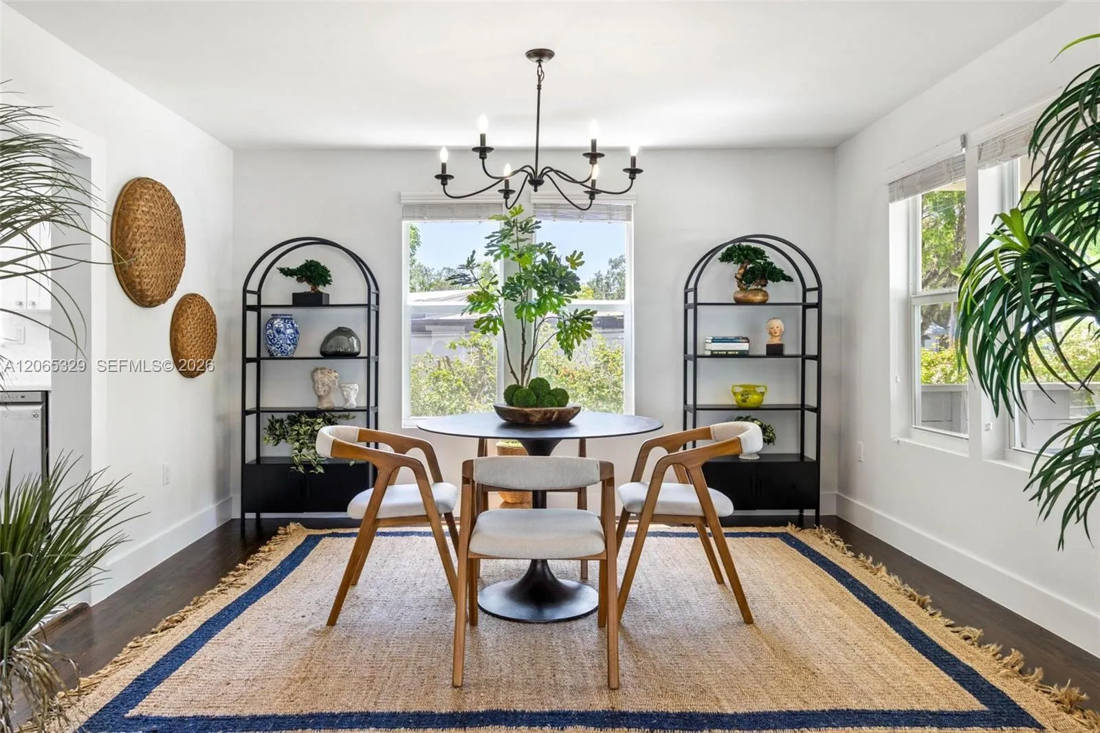 Foto de propiedad en 7121 SW 63rd Avenue, South Miami, FL 33143 South Miami con MLS# 