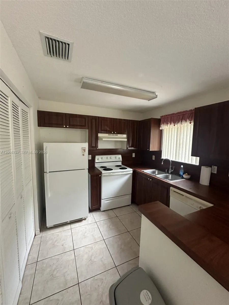Foto de propiedad en 7125 NW 173rd Drive 2401, Hialeah, FL 33015 Hialeah con MLS# 