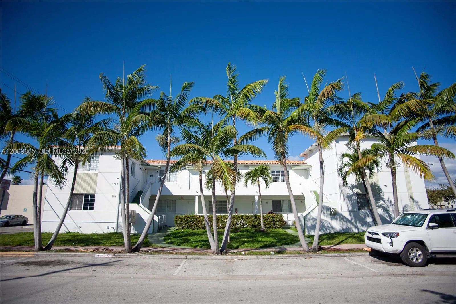 Foto de propiedad en 7130 Rue Versailles 10, Miami Beach, FL 33141 Miami Beach con MLS# 
