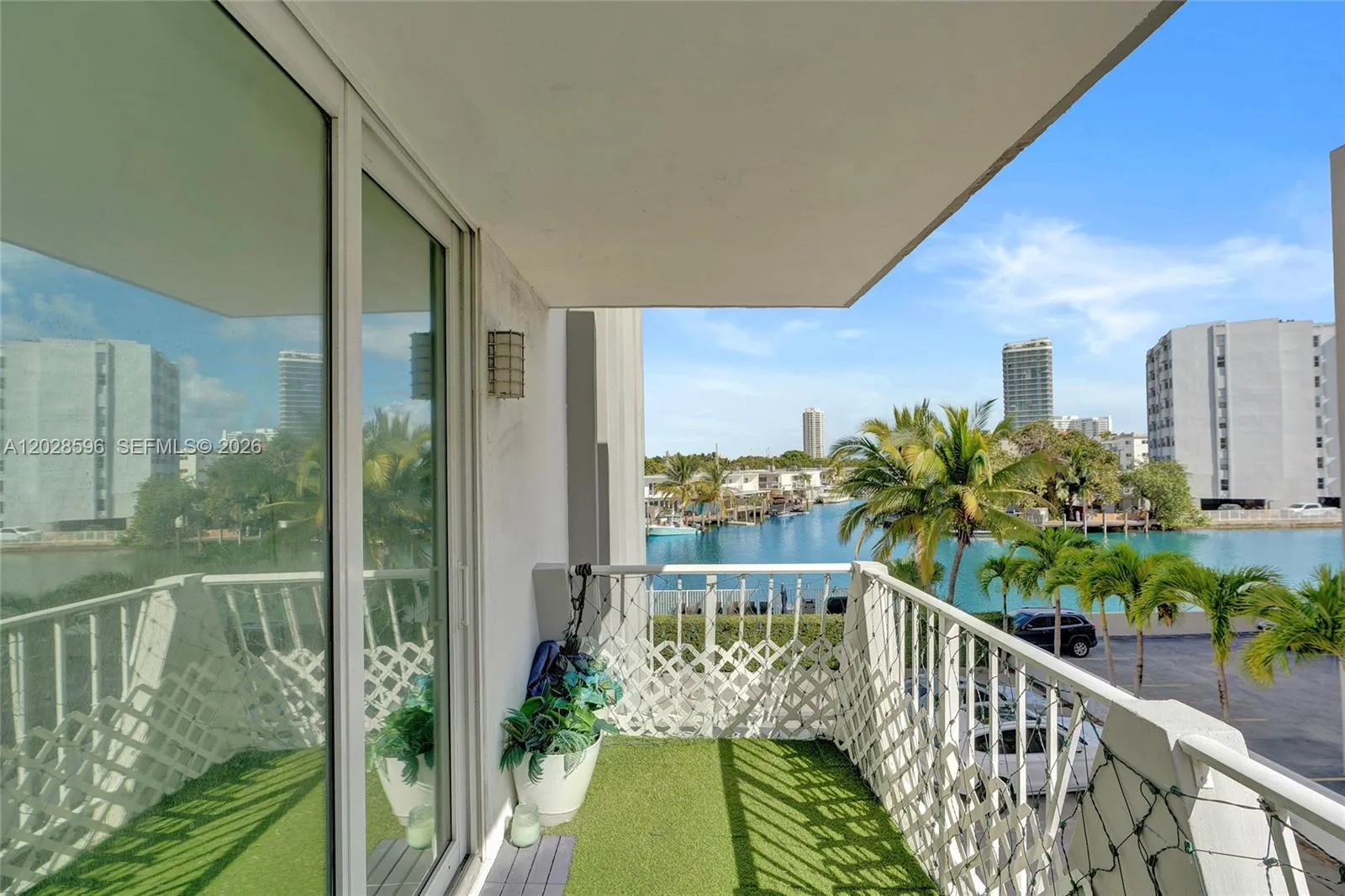Foto de propiedad en 7133 Bay Drive 305, Miami Beach, FL 33141 Miami Beach con MLS# 