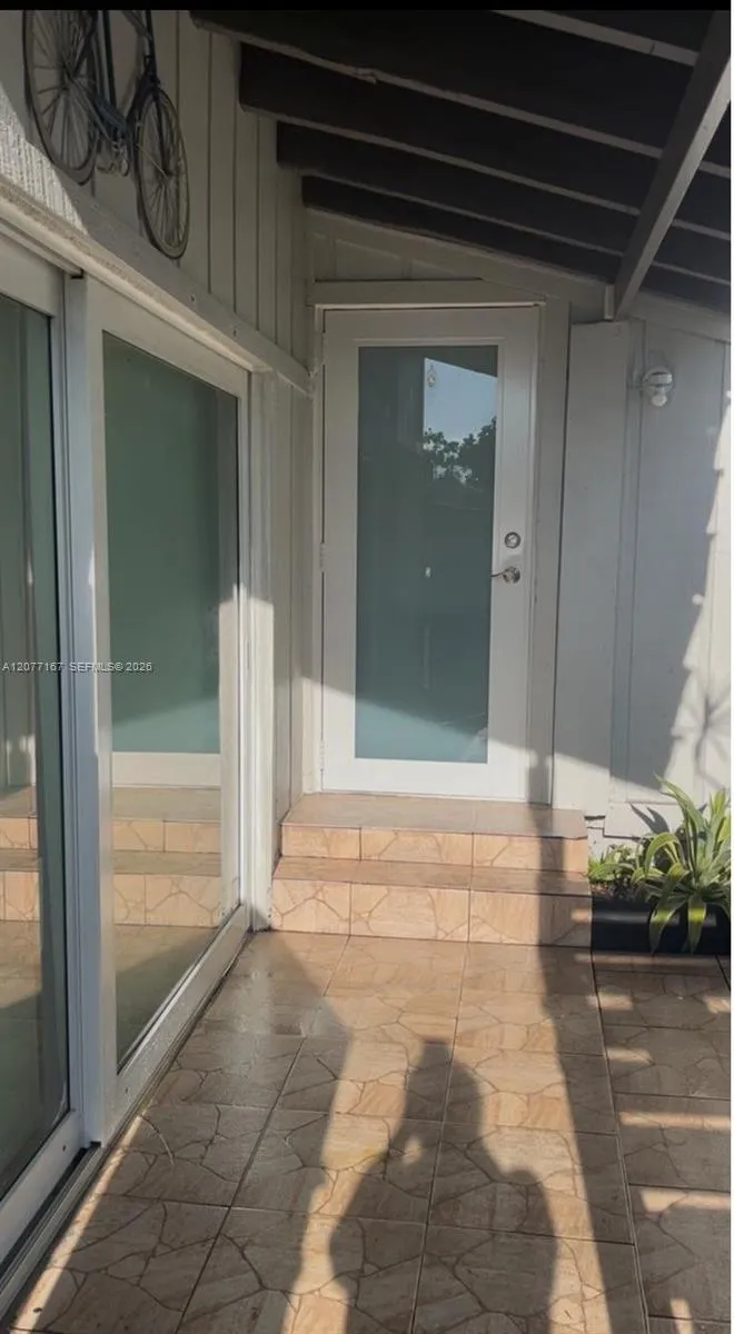 Foto de propiedad en 7133 SW 109th Court, Miami, FL 33173 Miami con MLS# 