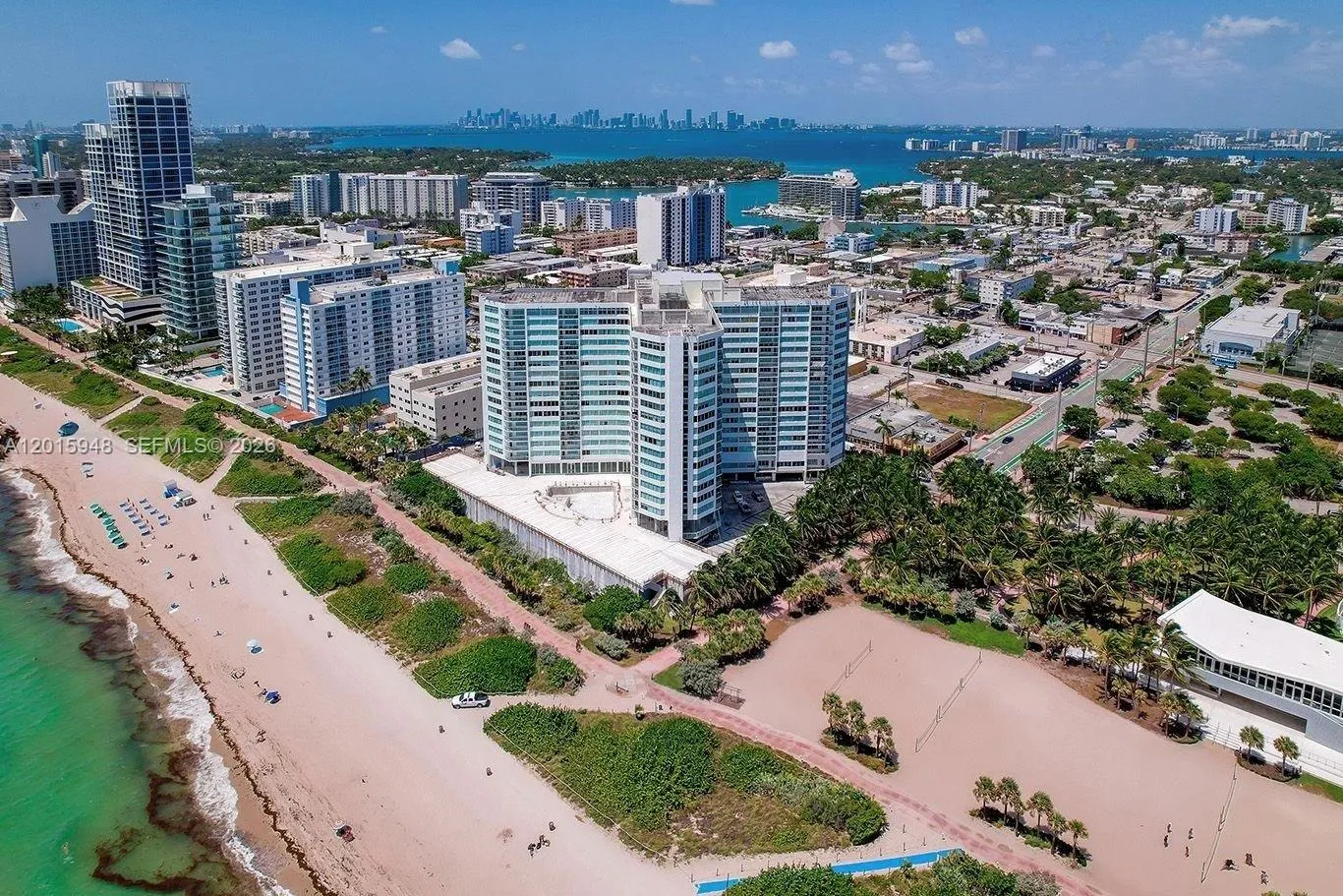 Alquilada 7135 Collins Avenue 1214, Miami Beach, FL 33141, Miami Beach, FL 33141